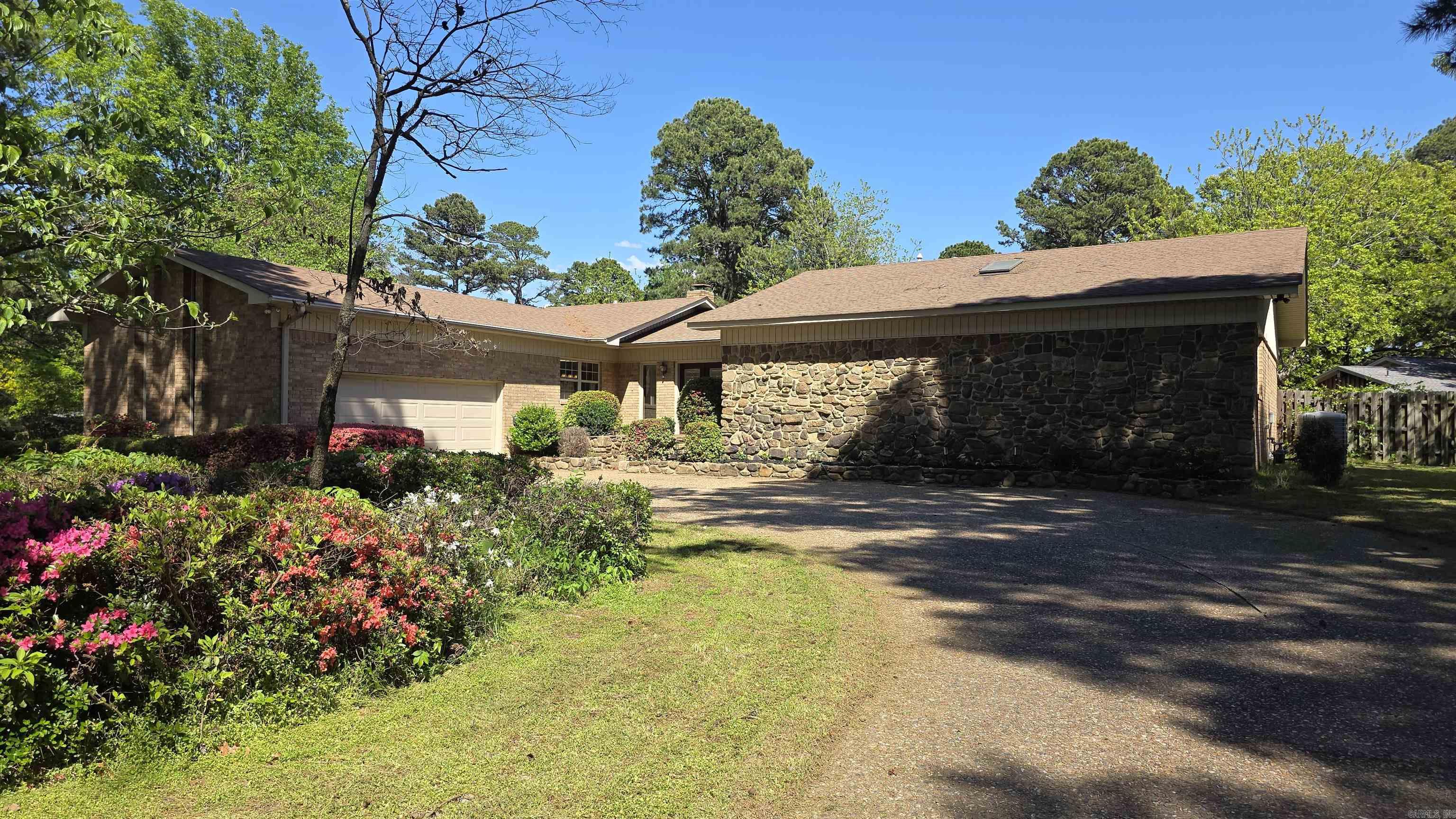 607 Old Post Road Property Photo 1