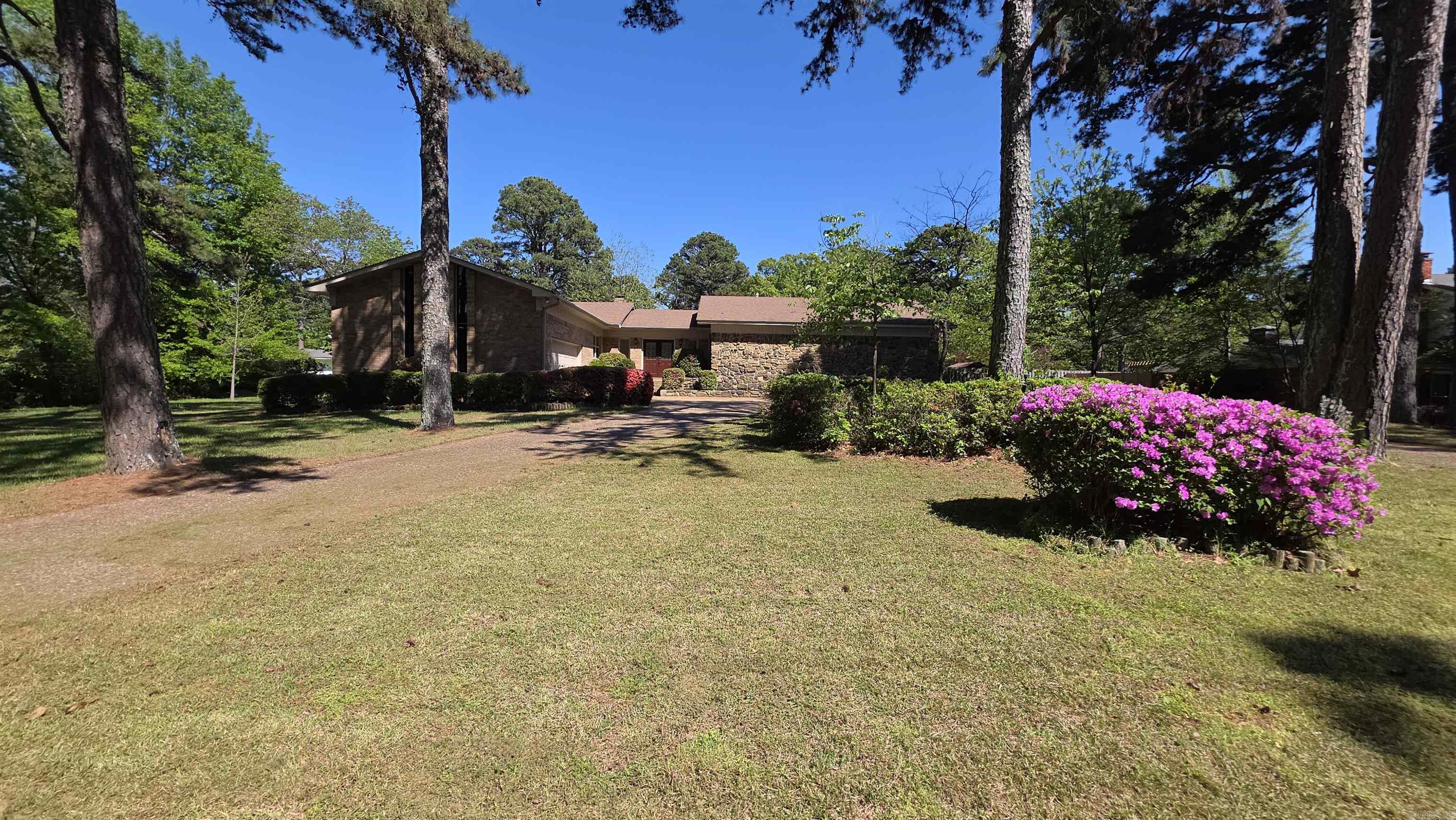607 Old Post Road Property Photo 2