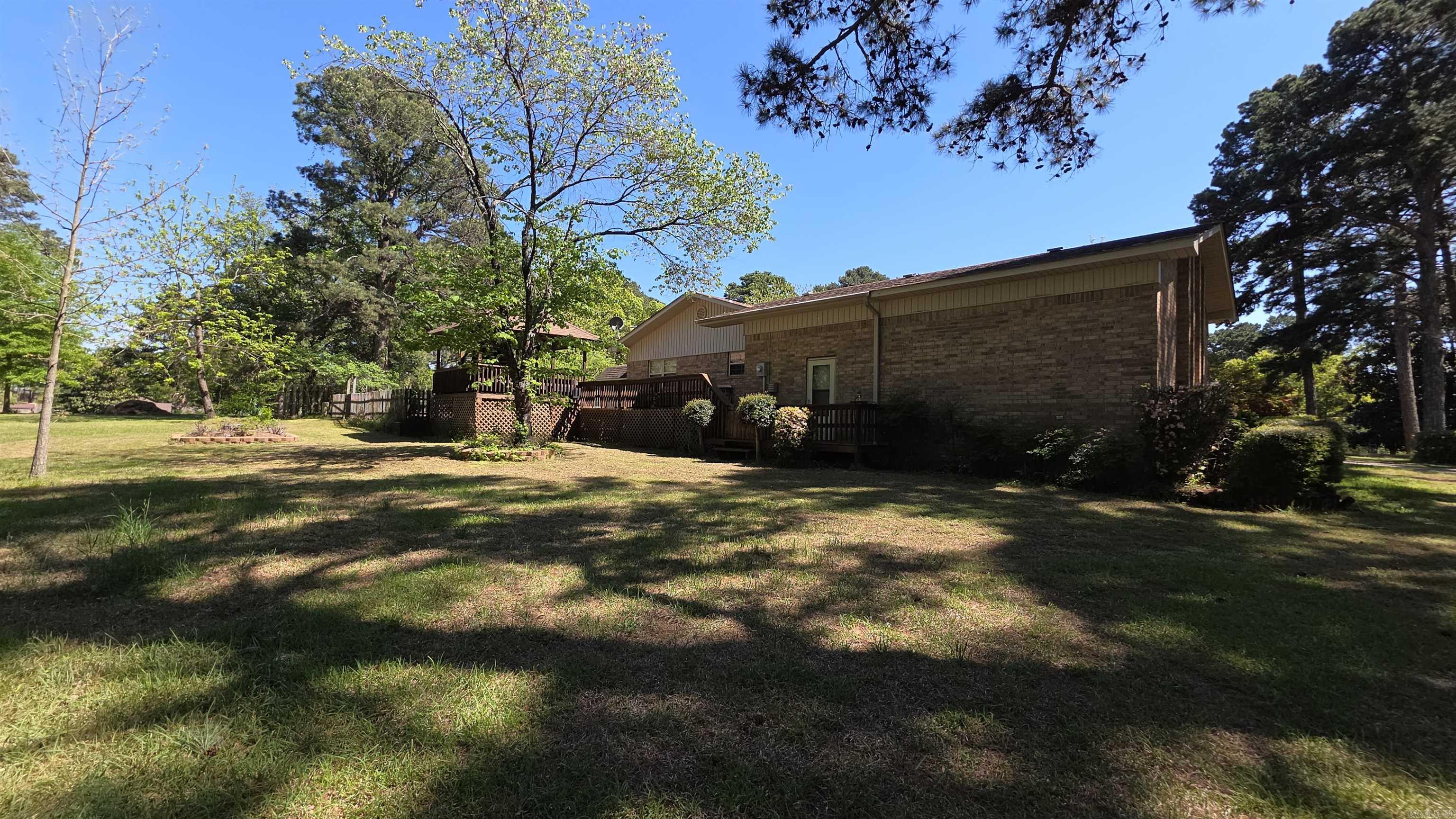 607 Old Post Road Property Photo 4