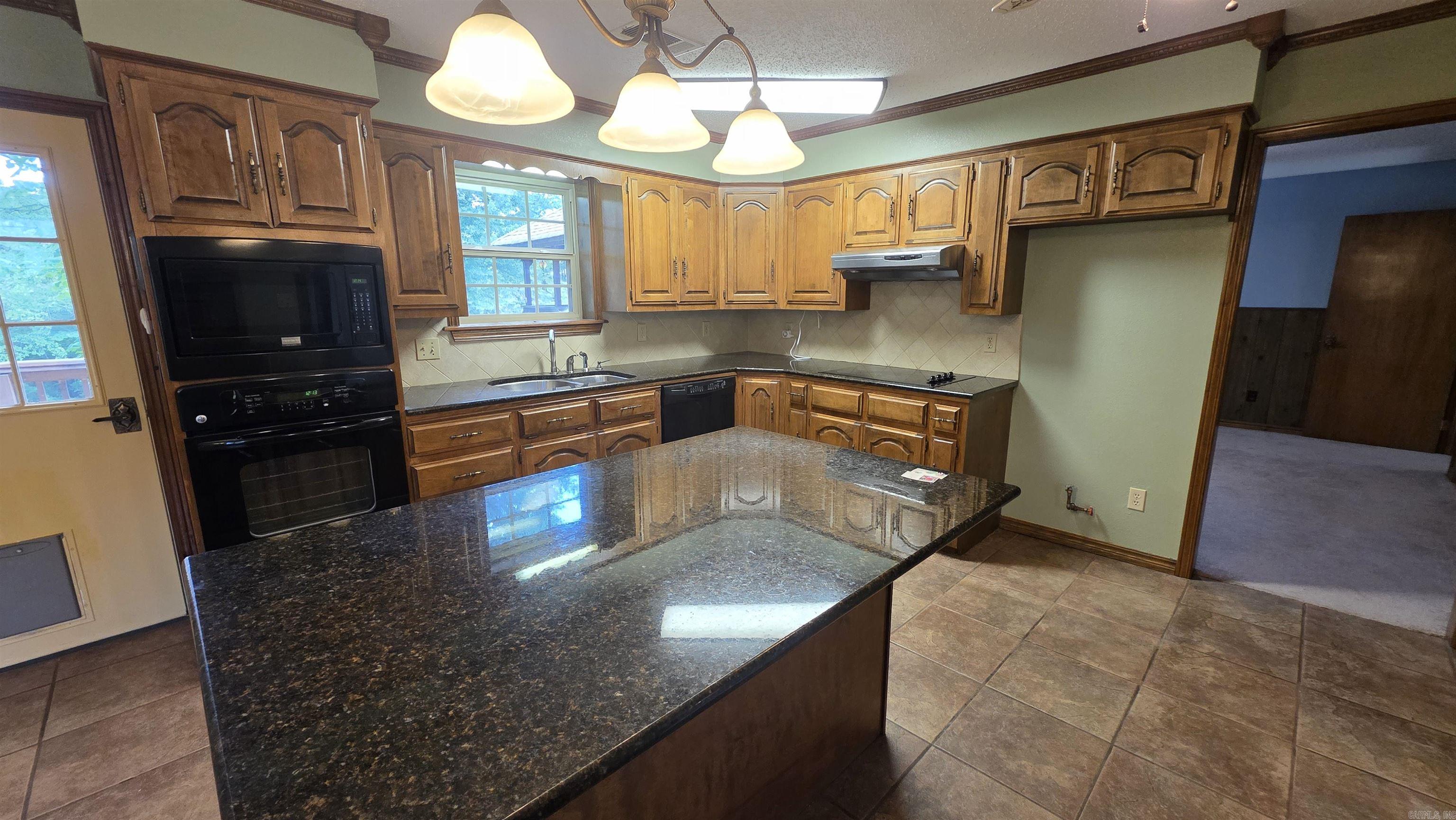 607 Old Post Road Property Photo 14