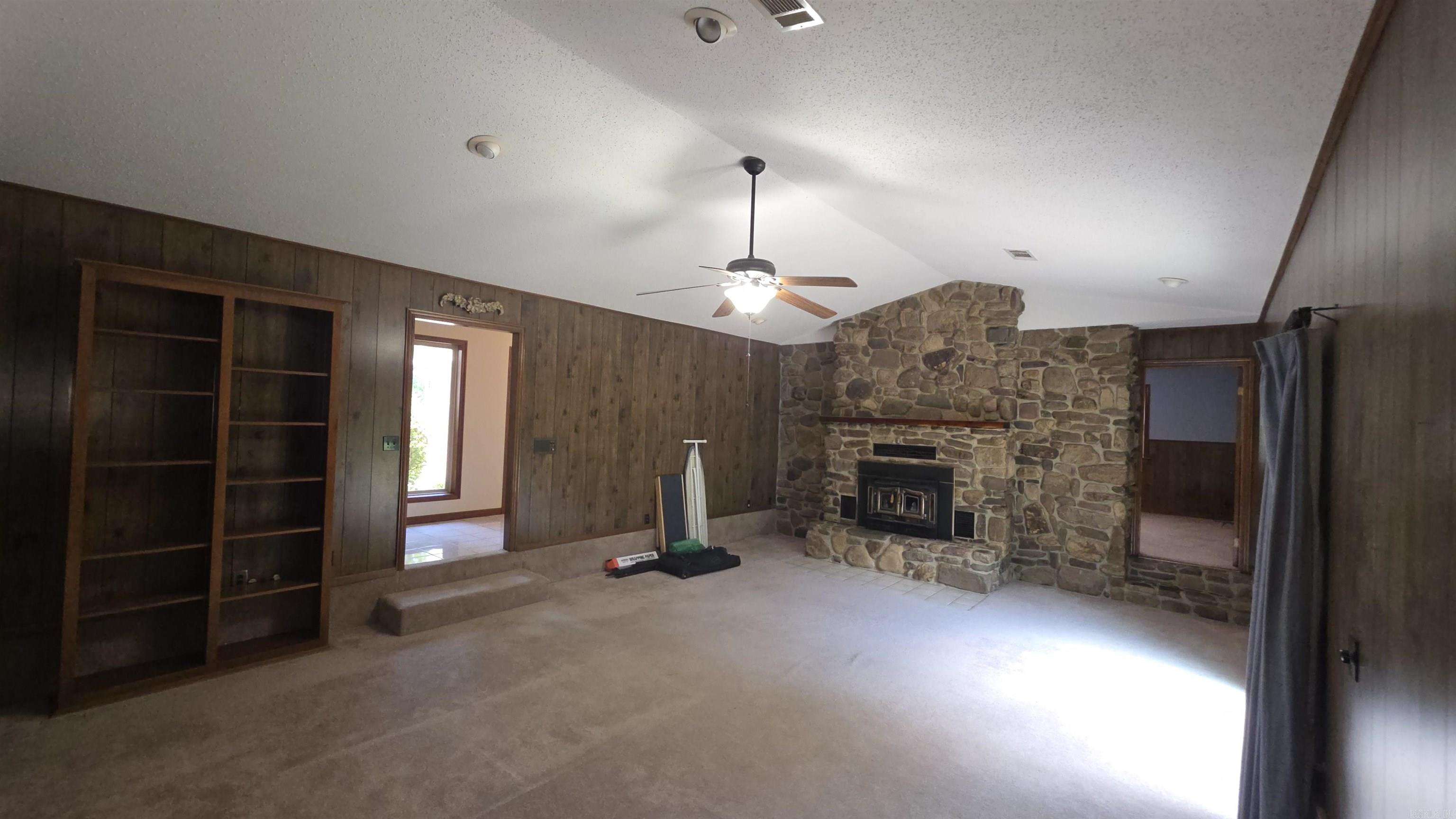 607 Old Post Road Property Photo 17