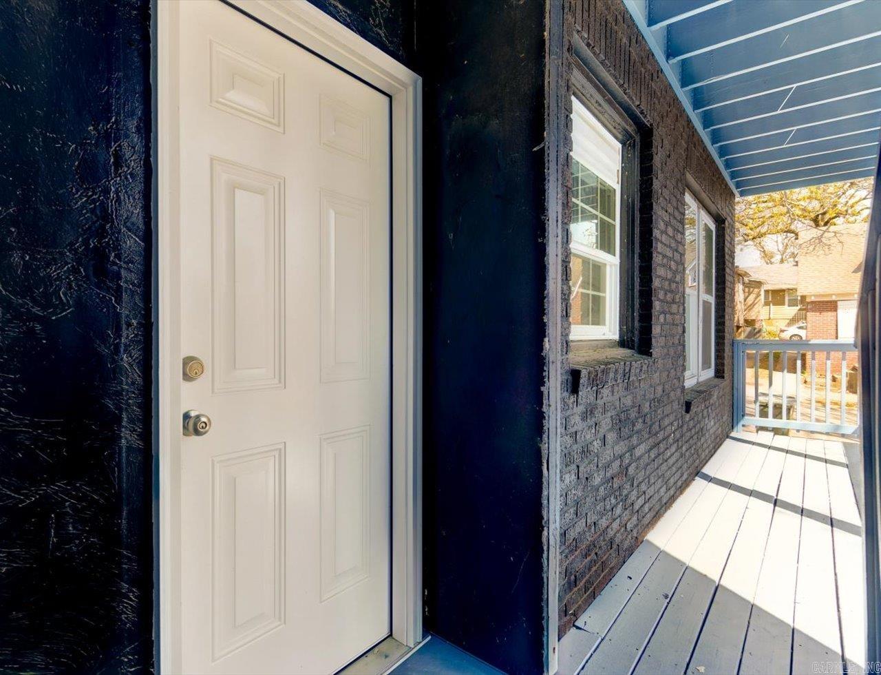 3409 W Markham Street Property Photo 6
