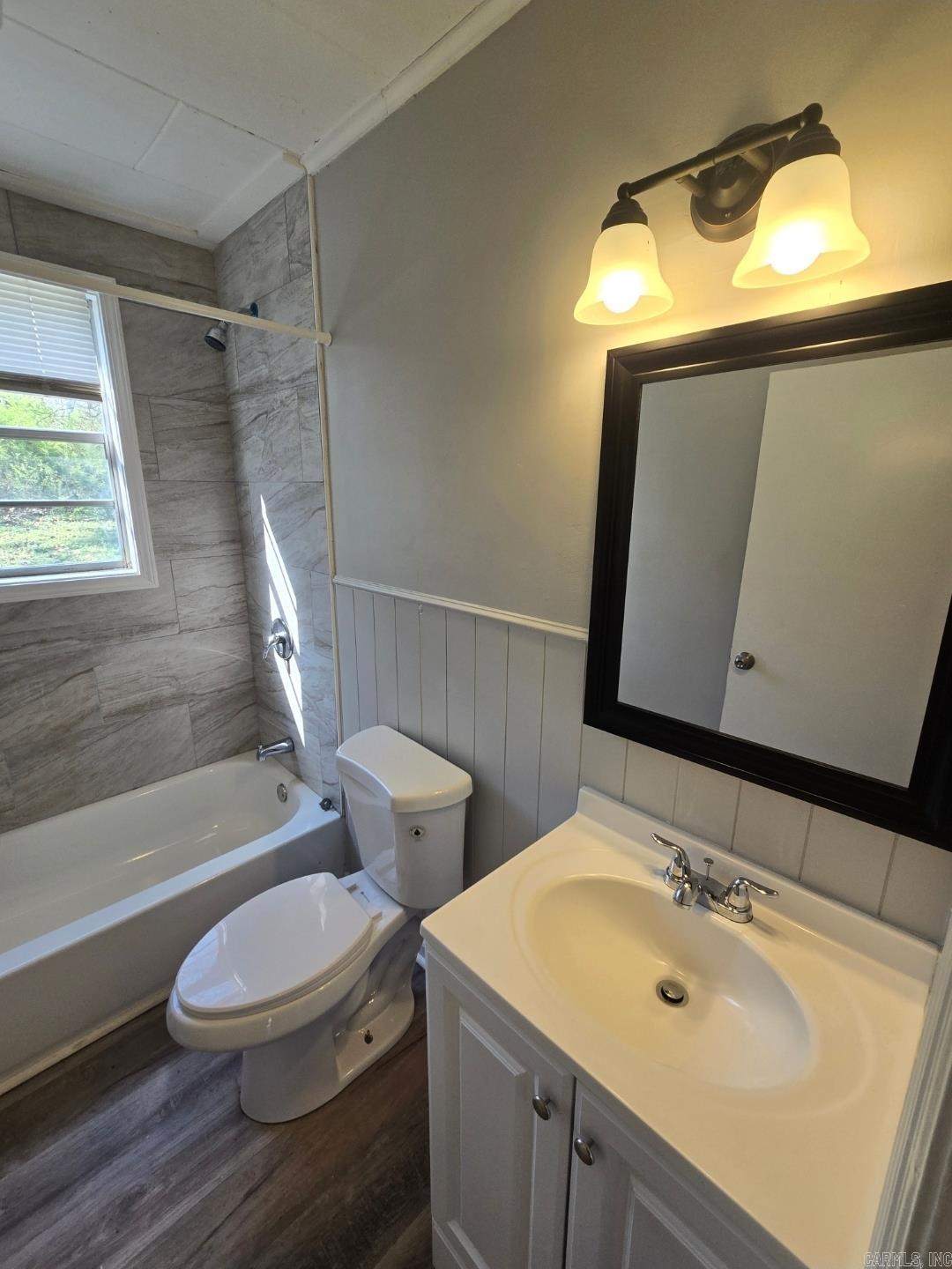 520 W 33rd Street Property Photo 8