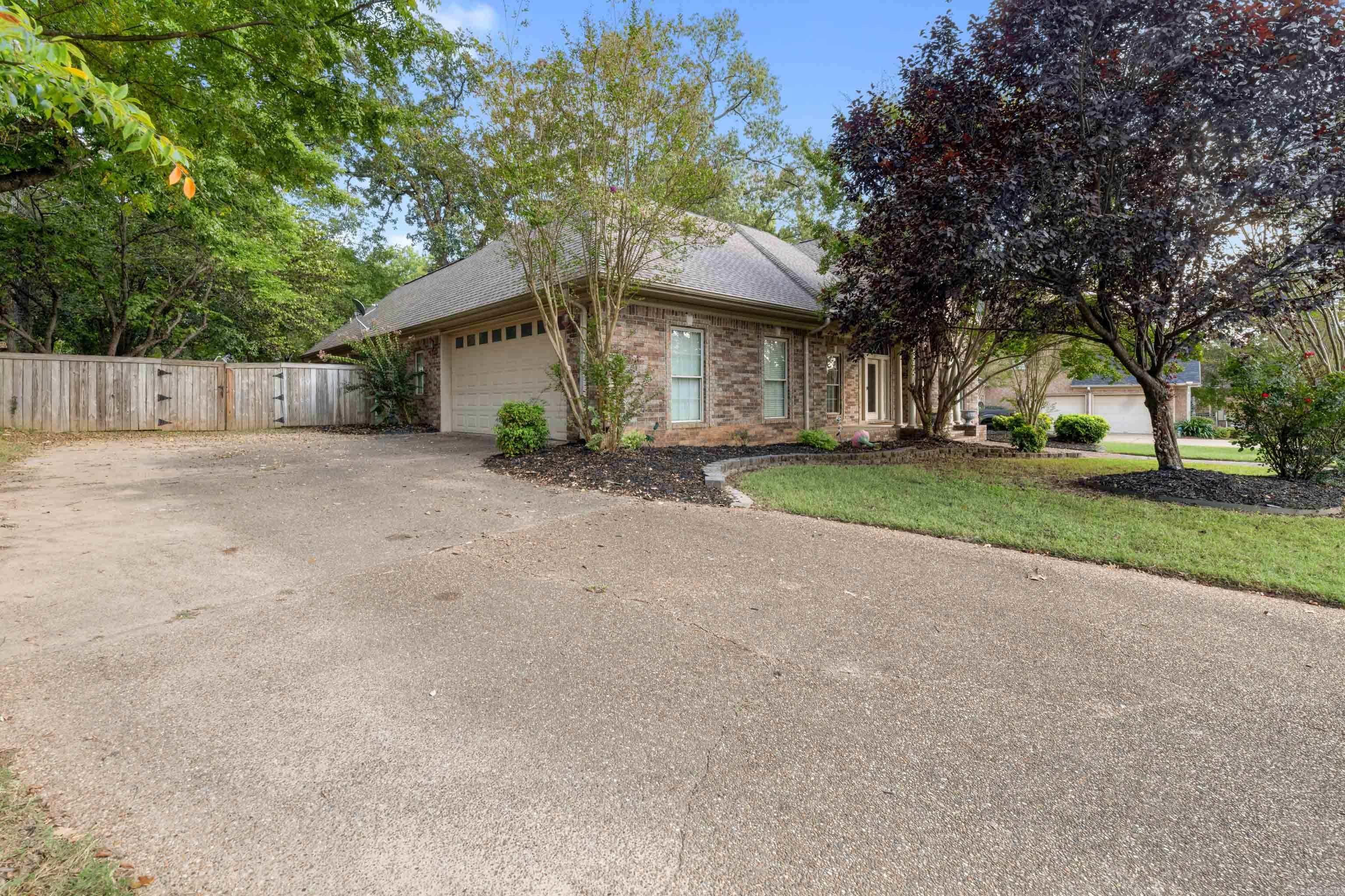6706 Worth Avenue Property Photo 5