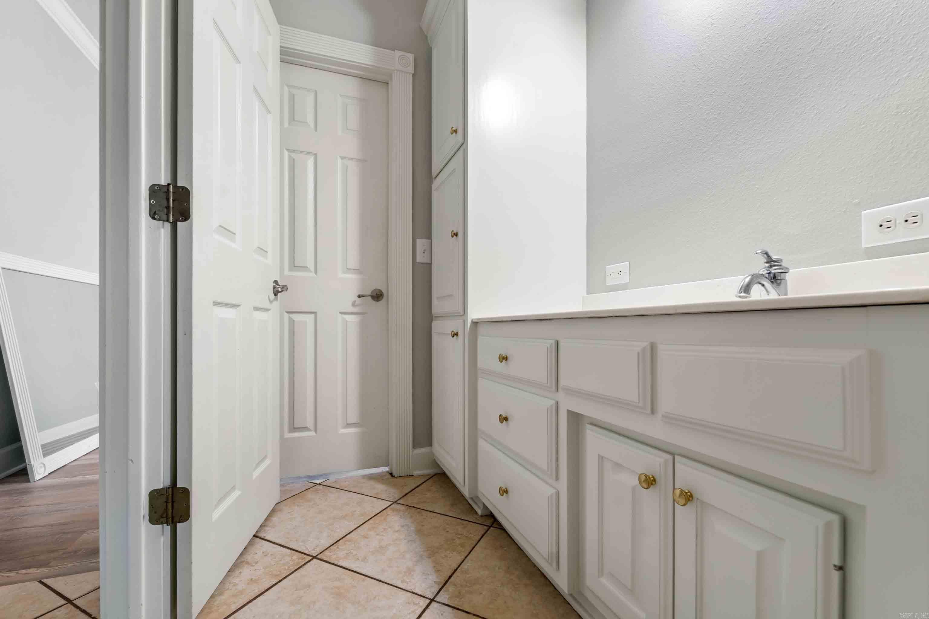 6706 Worth Avenue Property Photo 24