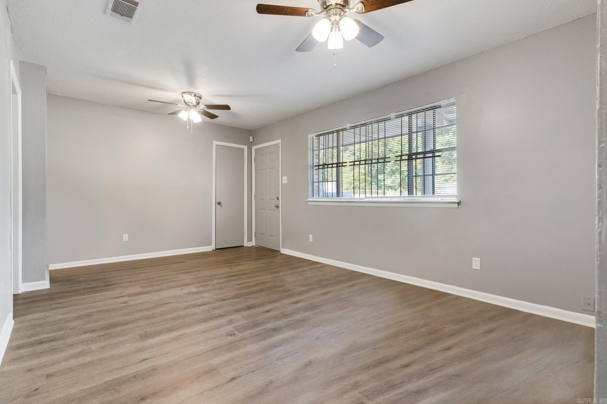 9824 Chicot Road Property Photo 4