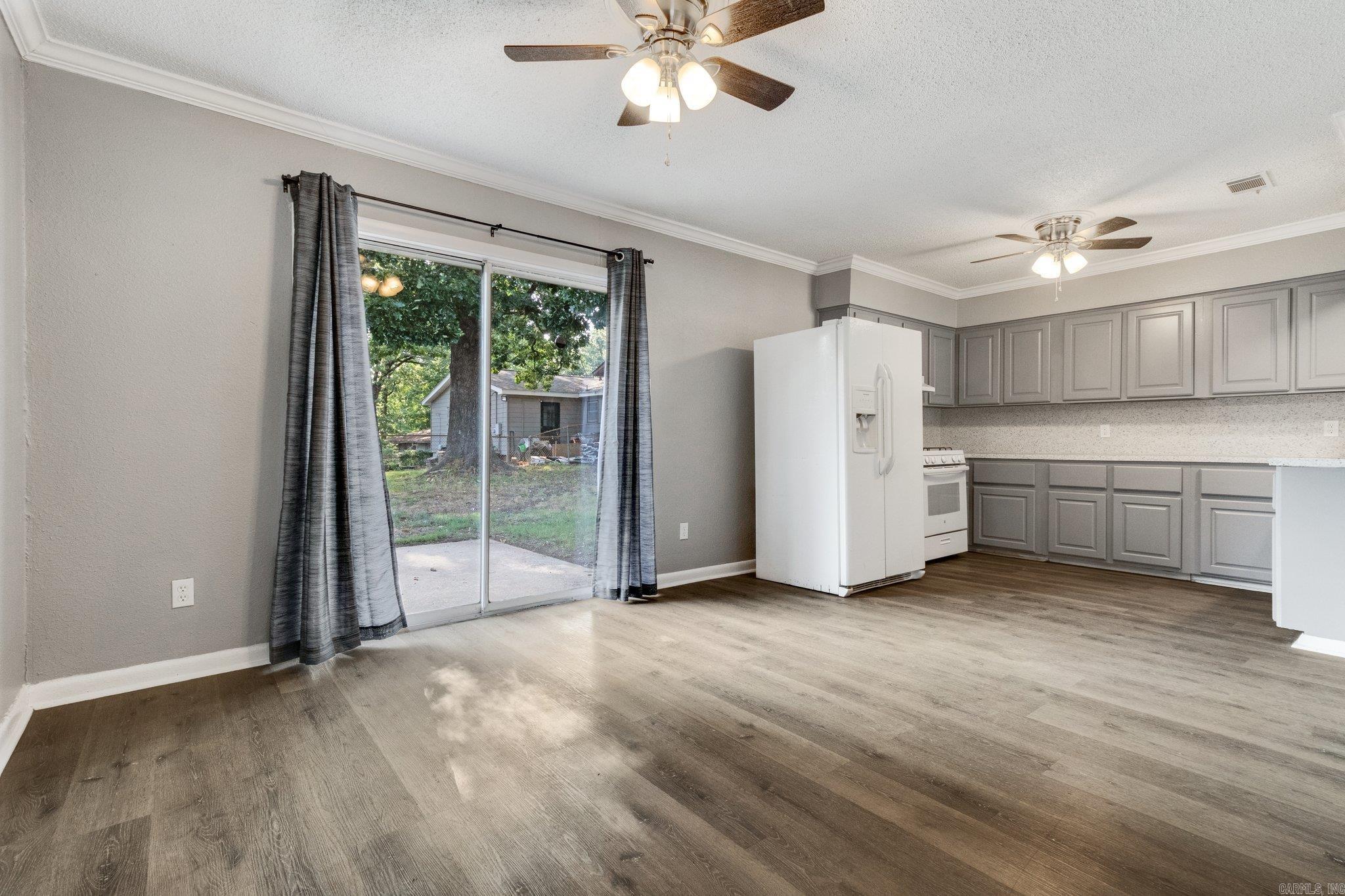 9824 Chicot Road Property Photo 7
