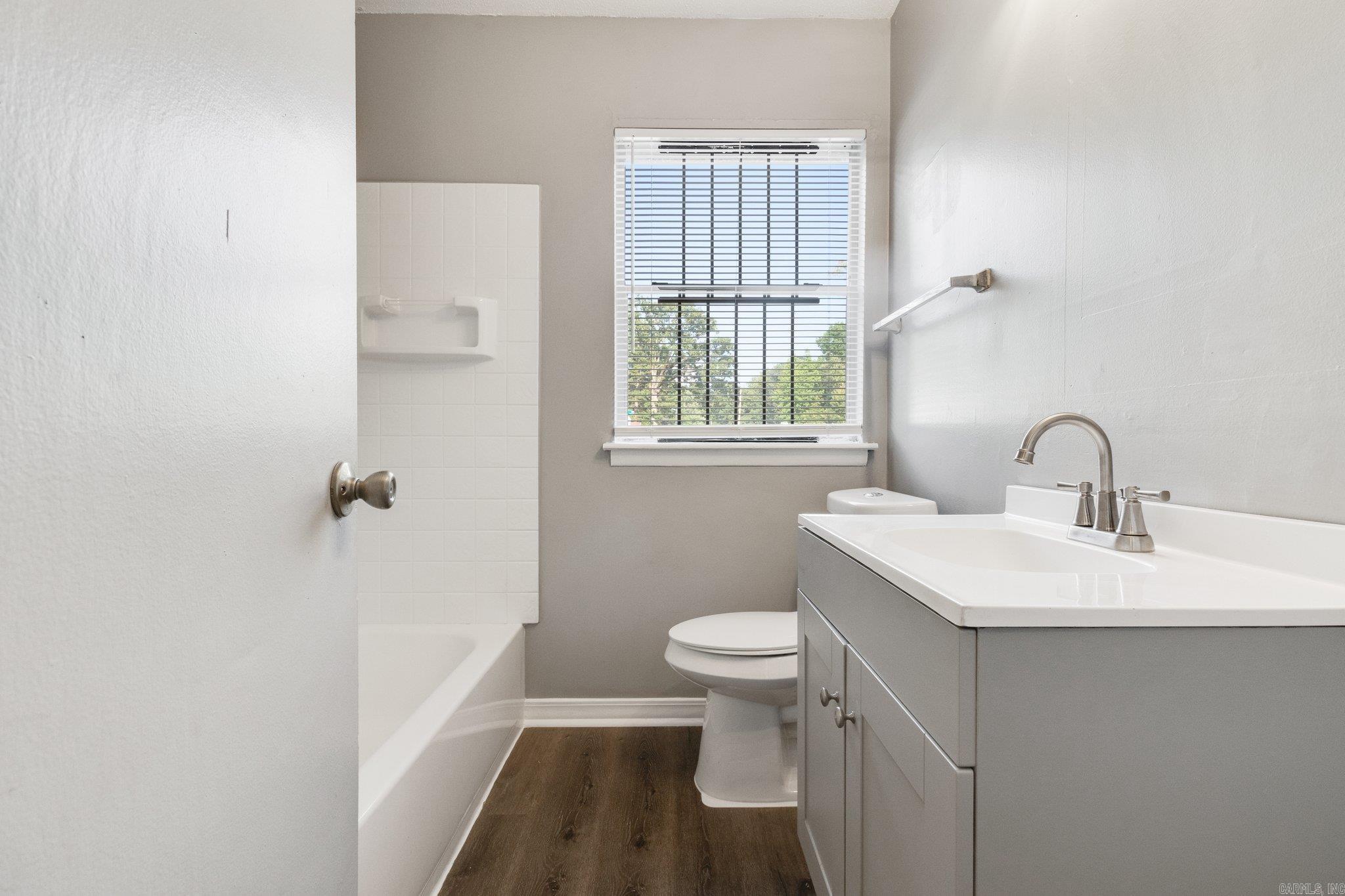 9824 Chicot Road Property Photo 8