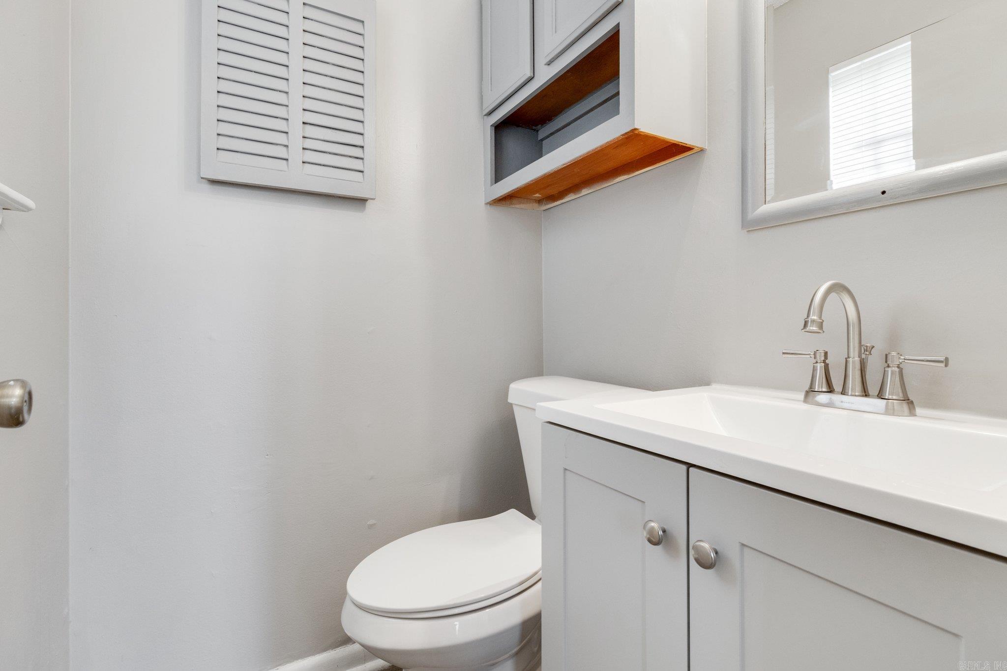 9824 Chicot Road Property Photo 13