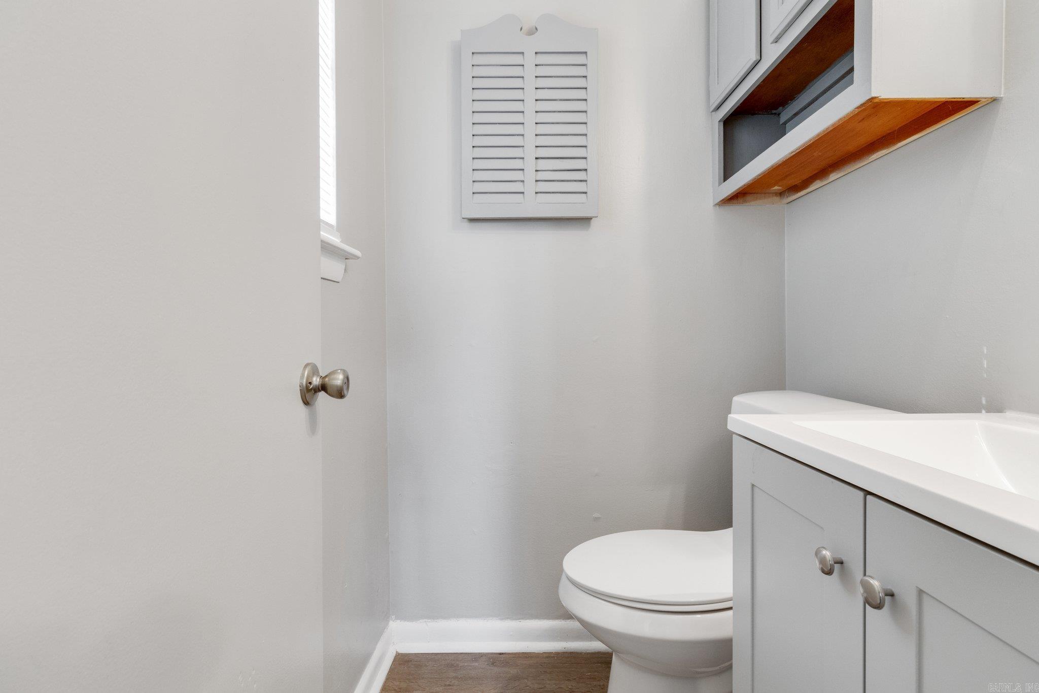 9824 Chicot Road Property Photo 14