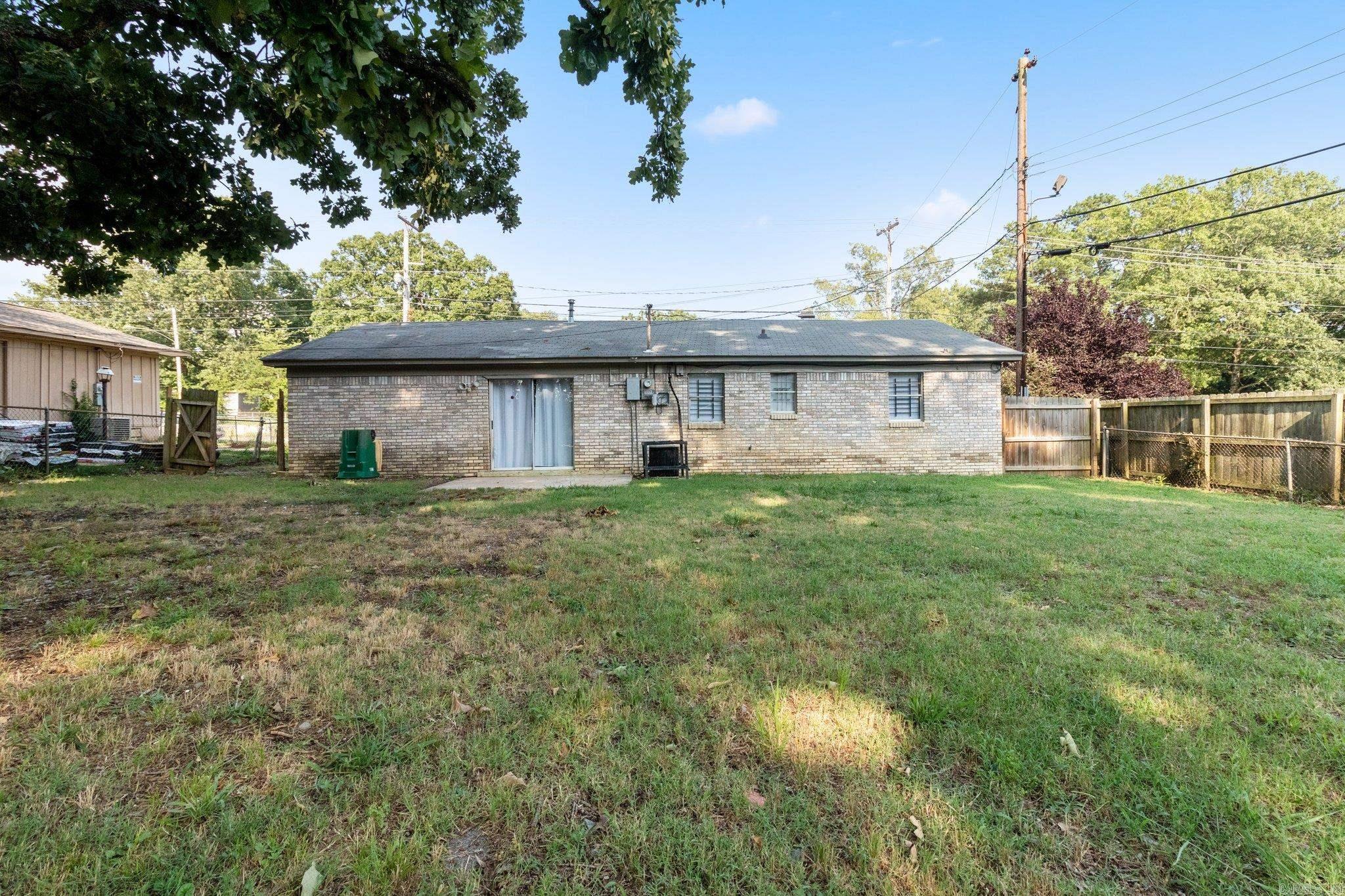 9824 Chicot Road Property Photo 16