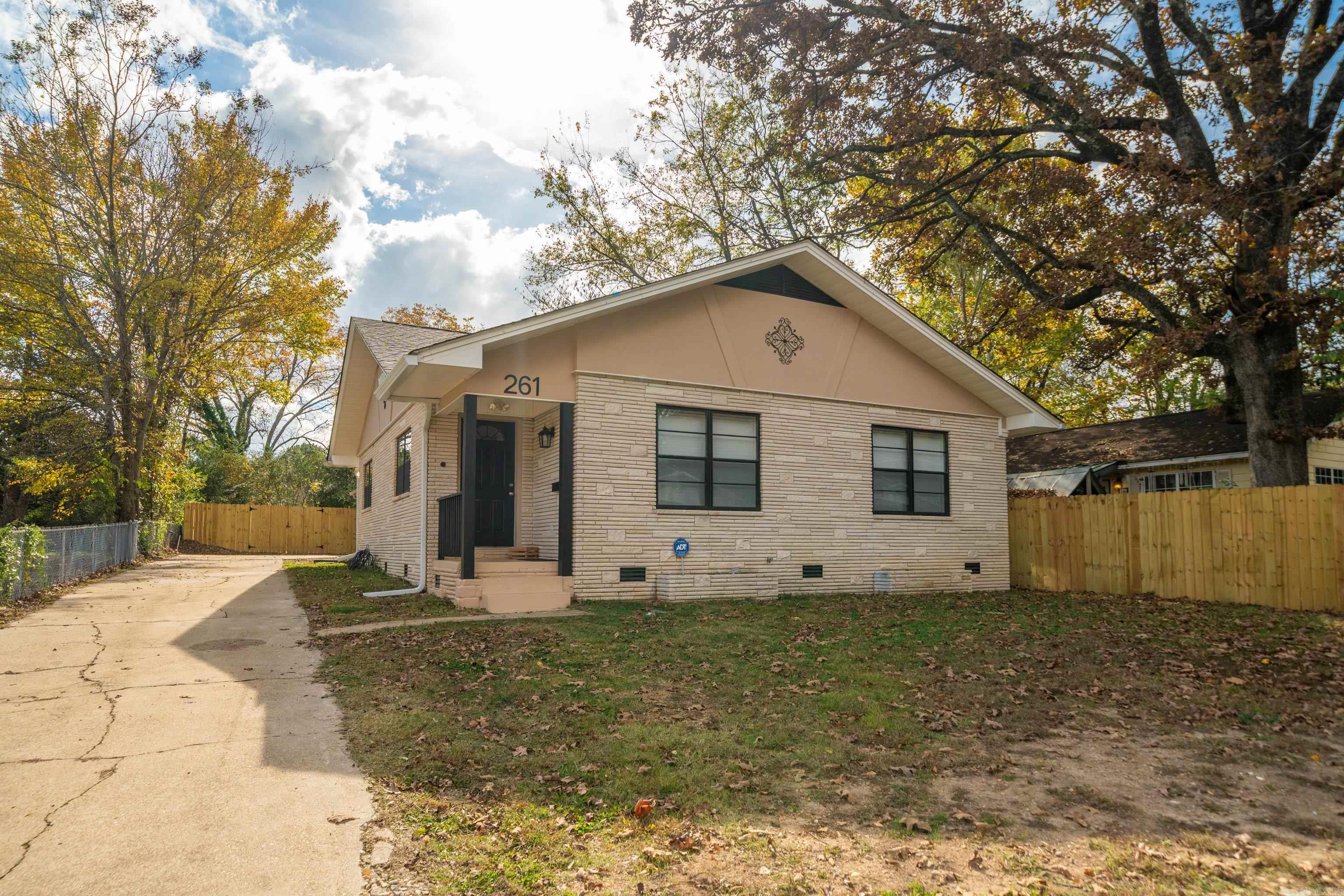 261 Woodlawn Avenue Property Photo 2