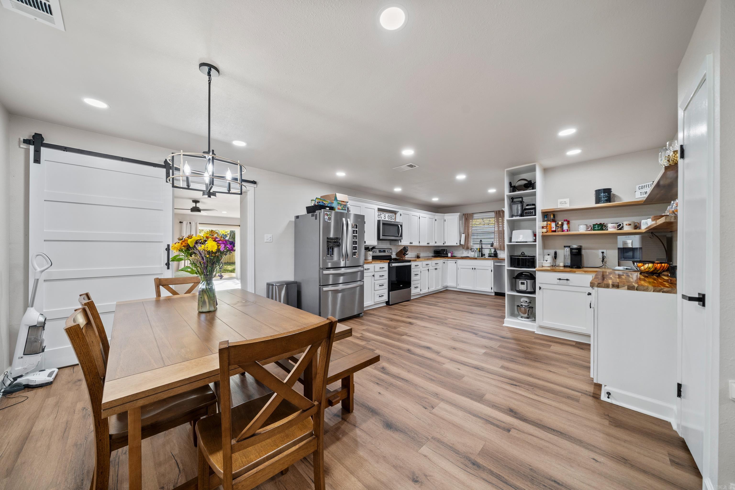 261 Woodlawn Avenue Property Photo 8