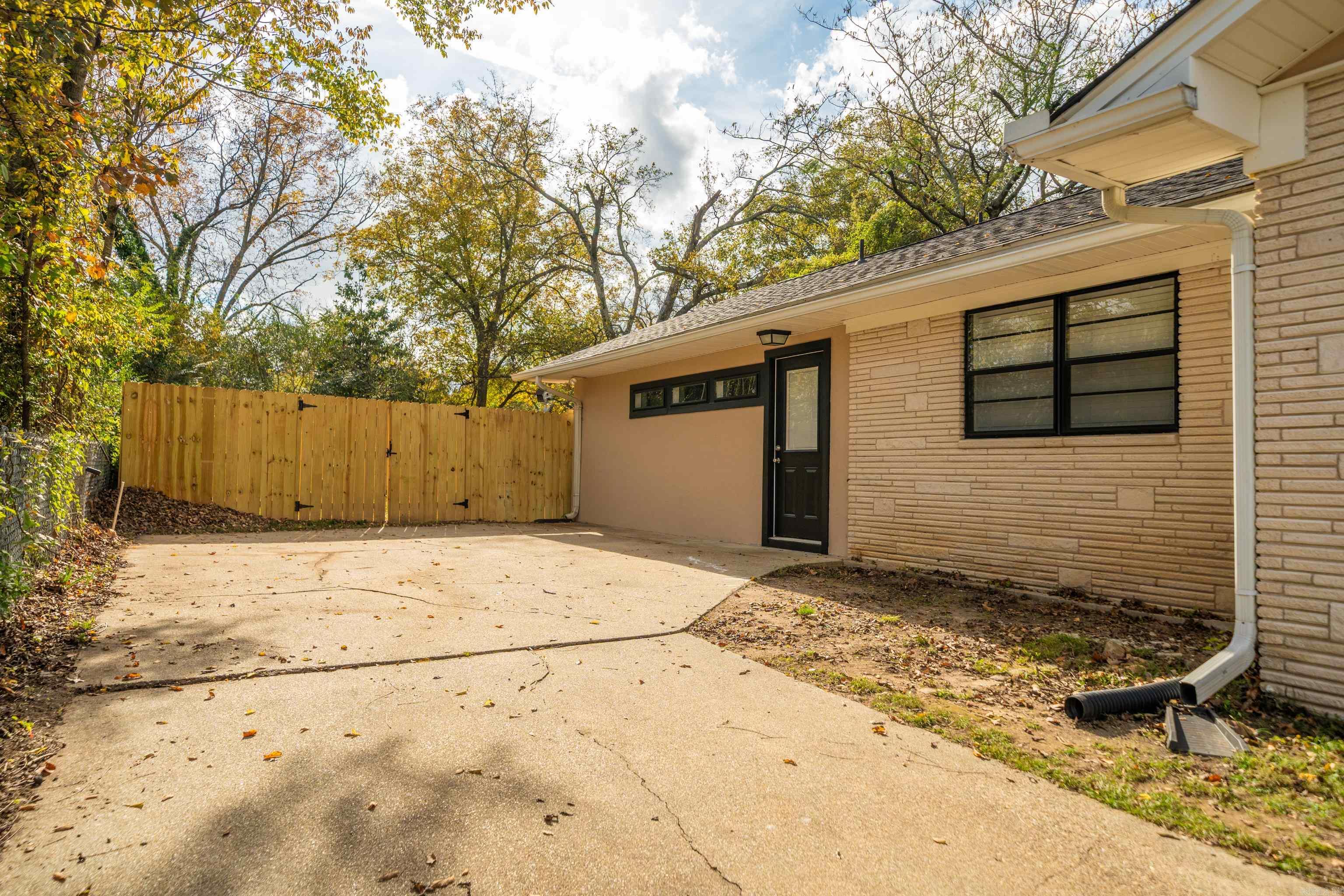 261 Woodlawn Avenue Property Photo 43