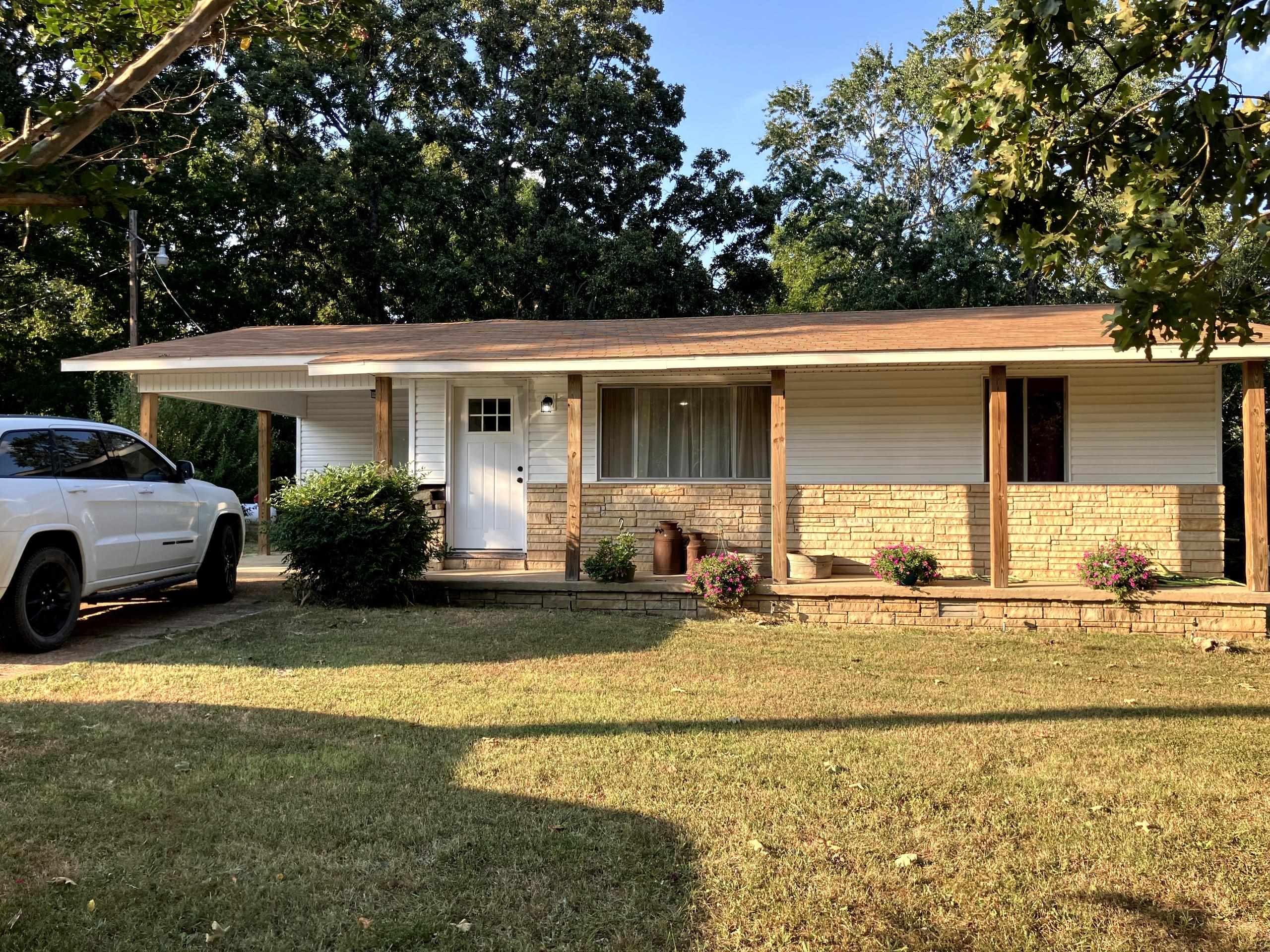 1416 W Cardinal Drive Property Photo 1
