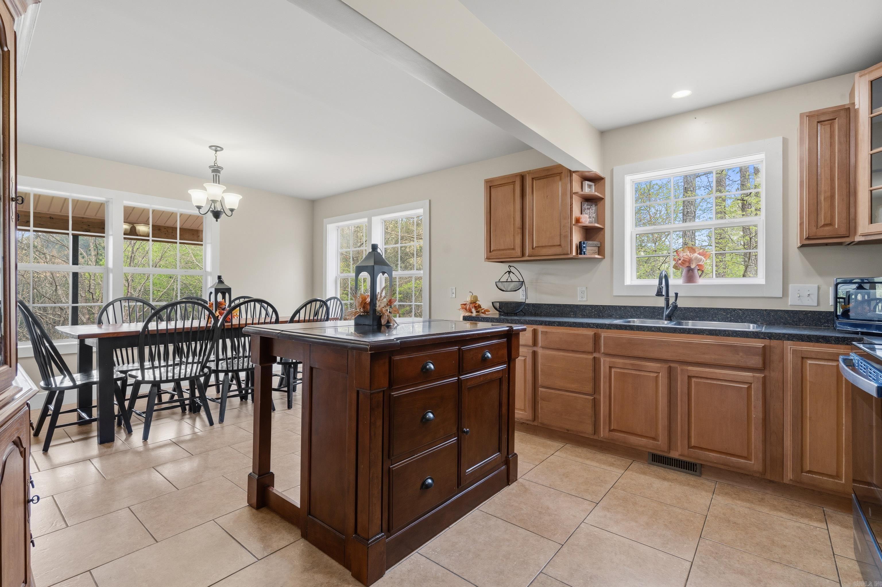 138 Peaceful Valley Trail Property Photo 9