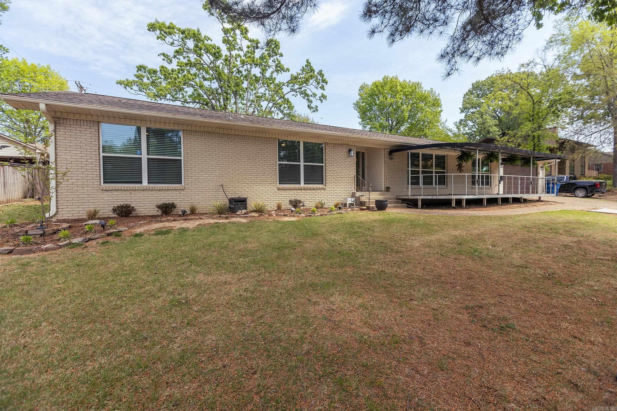 3412 North Hills Boulevard Property Photo 2
