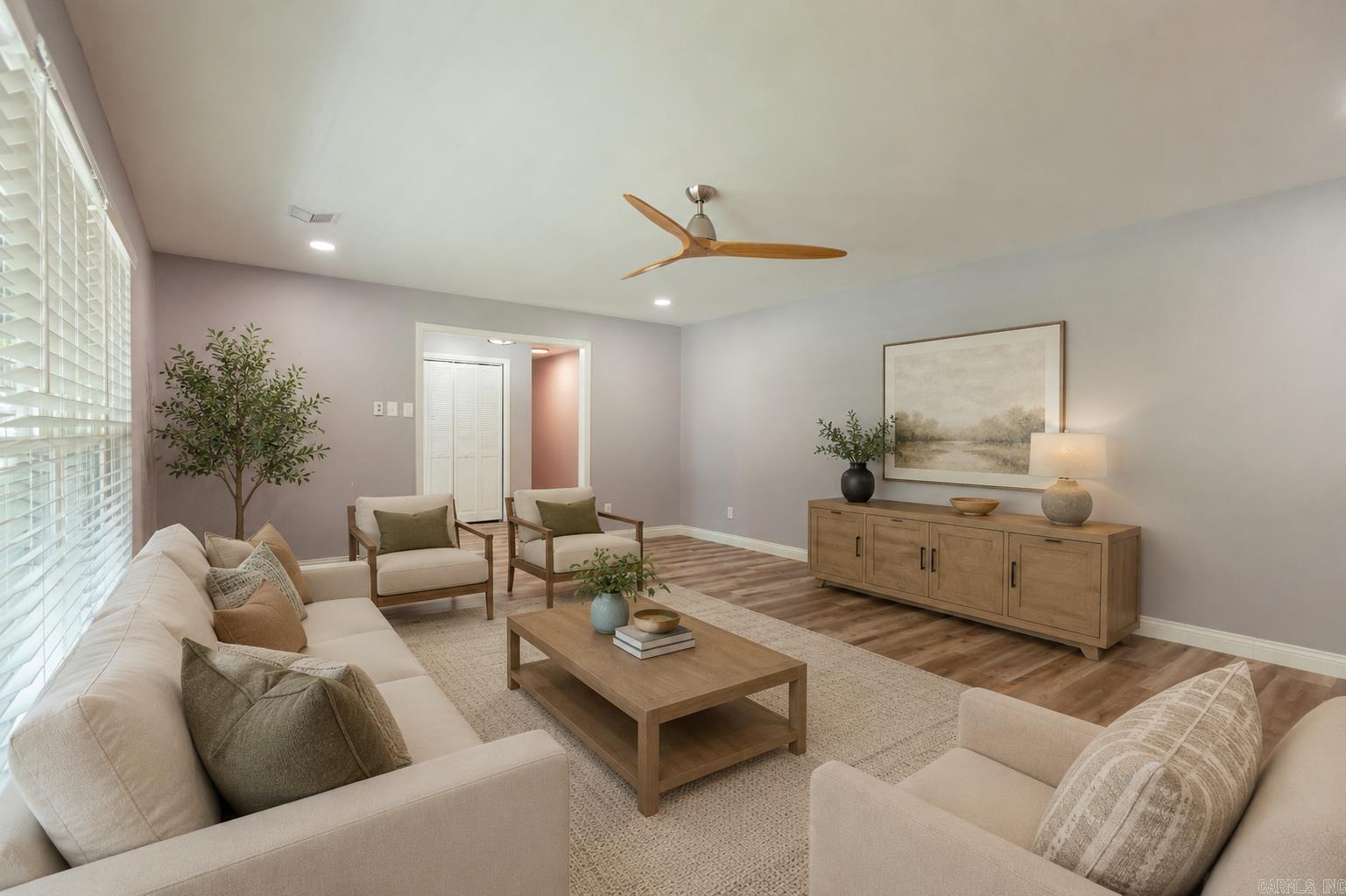3412 North Hills Boulevard Property Photo 4