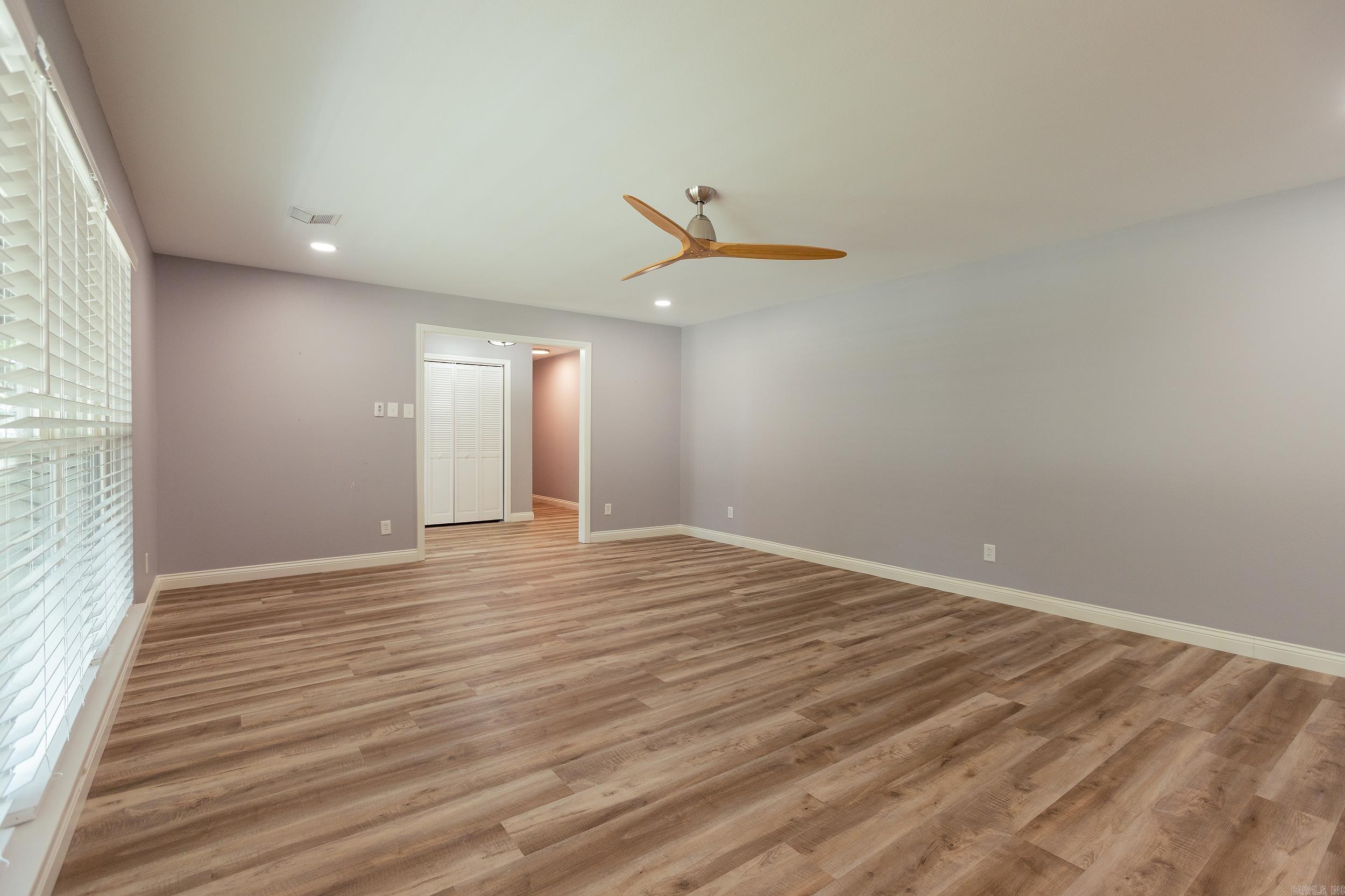3412 North Hills Boulevard Property Photo 5
