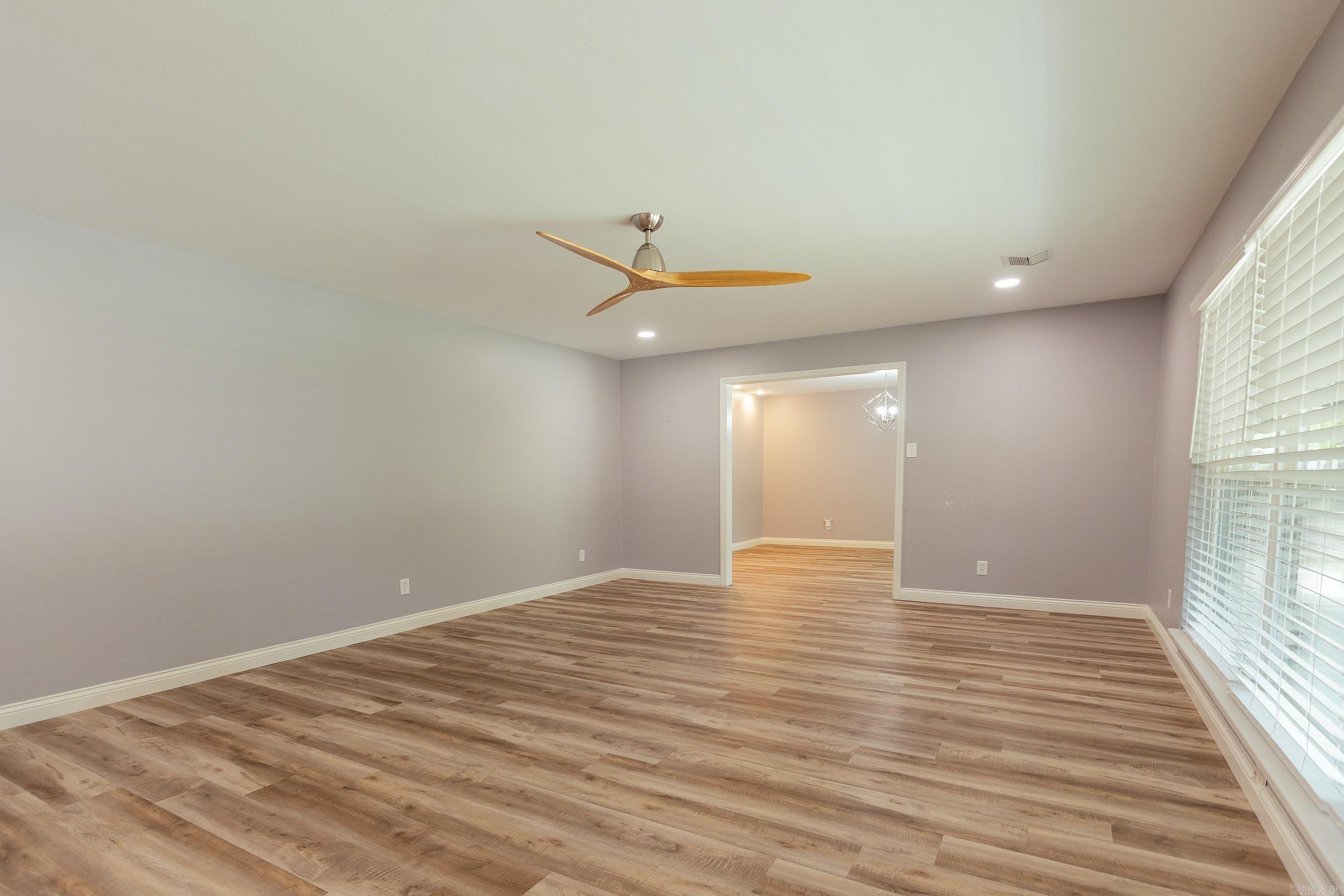 3412 North Hills Boulevard Property Photo 6