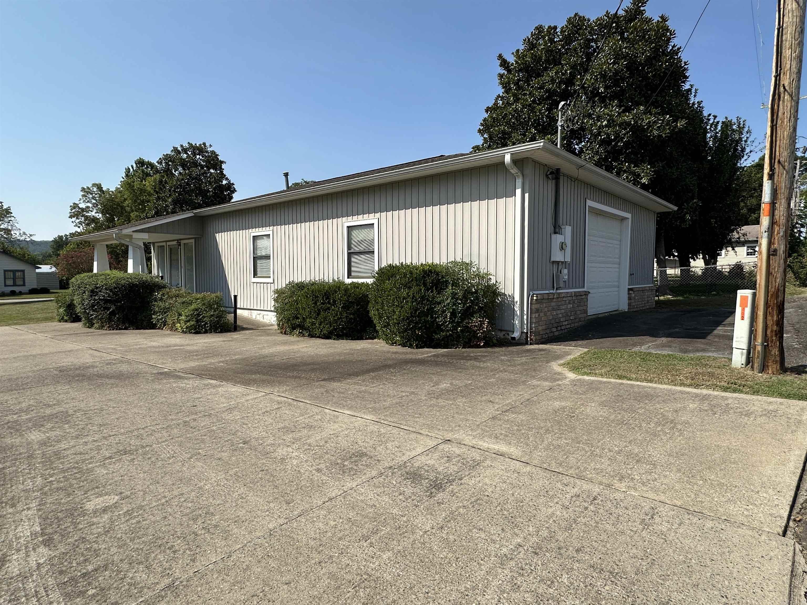 220 S 4th Street Property Photo 3