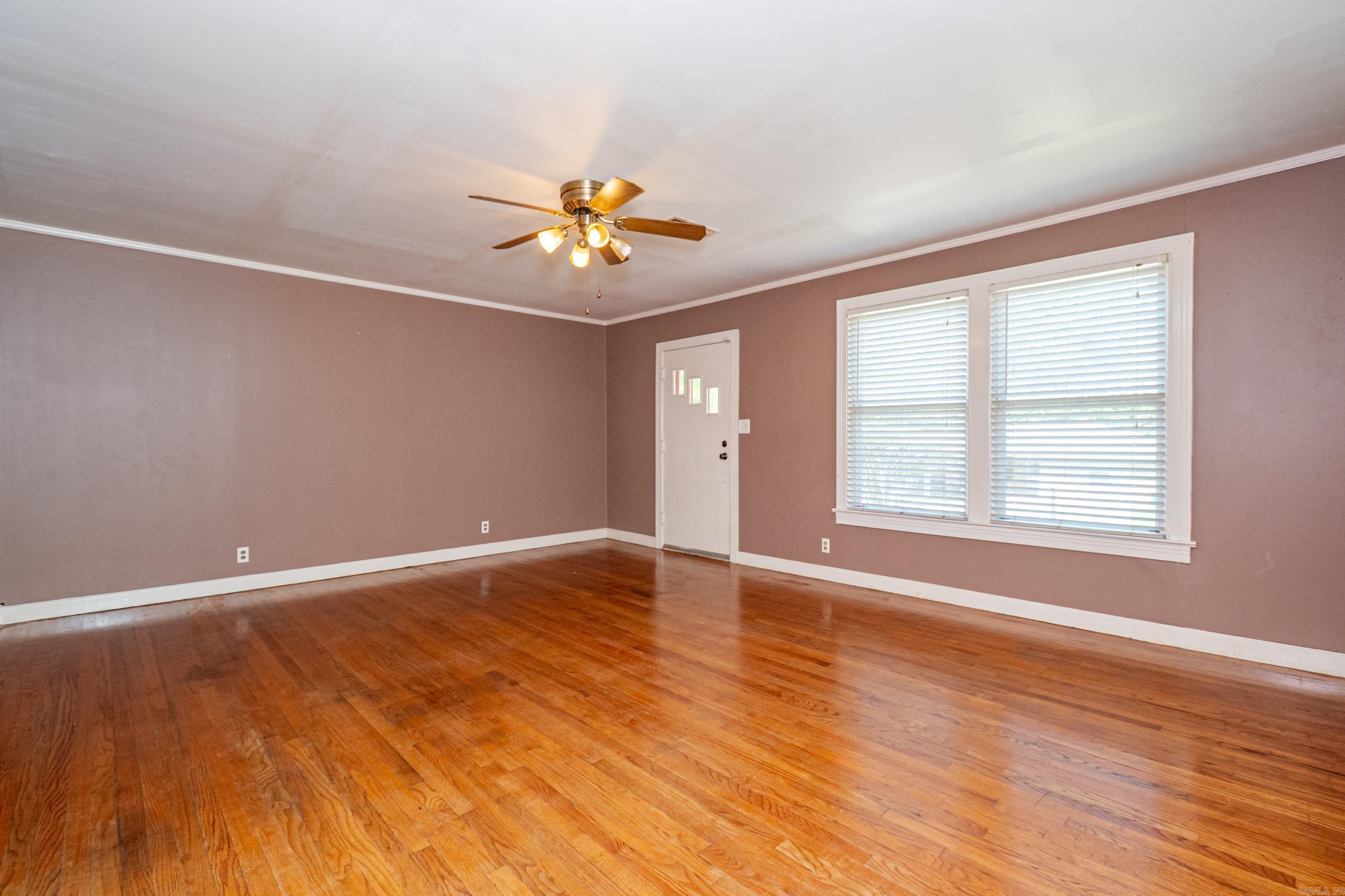 172 N Broadway Property Photo 2