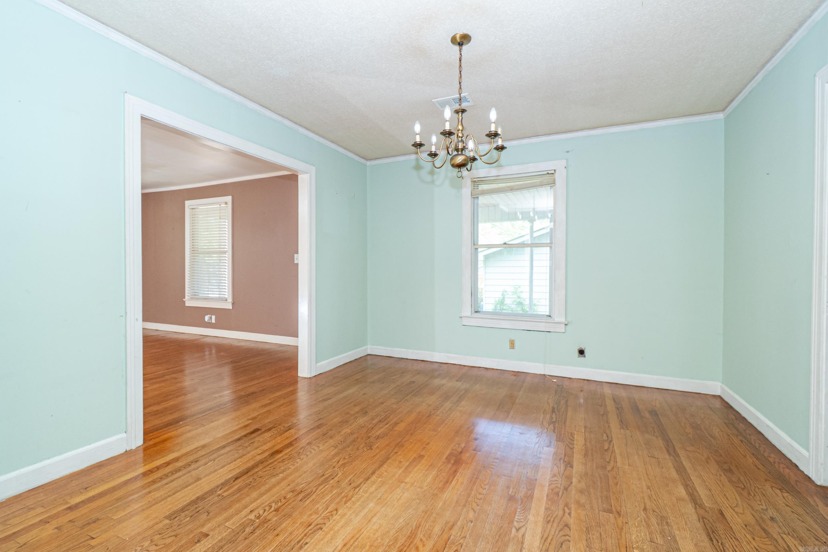 172 N Broadway Property Photo 4
