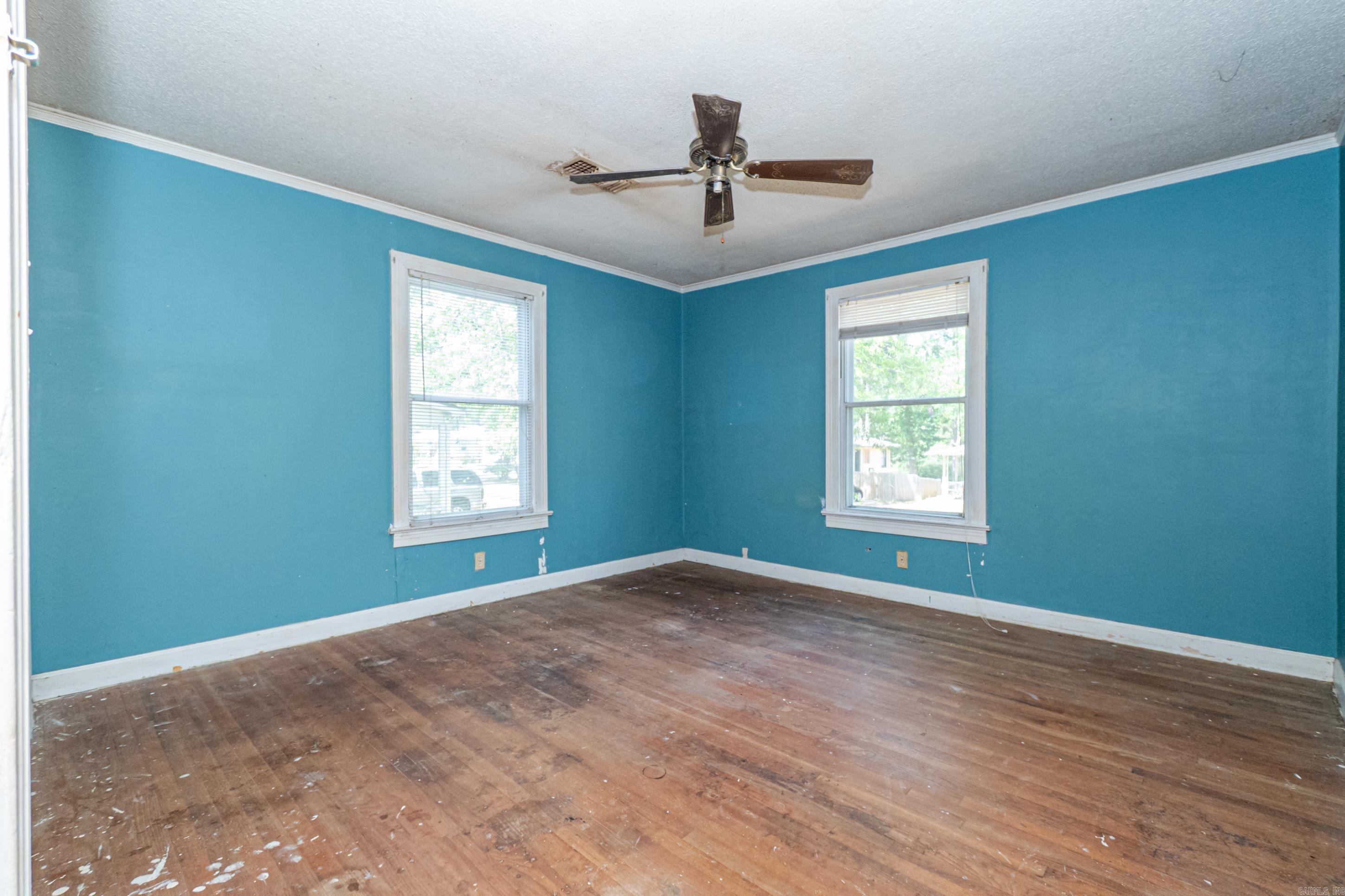 172 N Broadway Property Photo 5