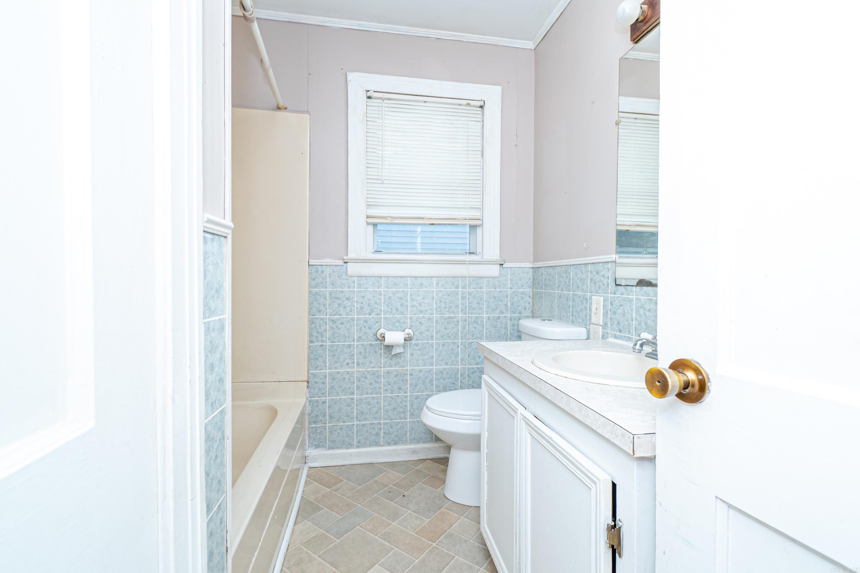 172 N Broadway Property Photo 6