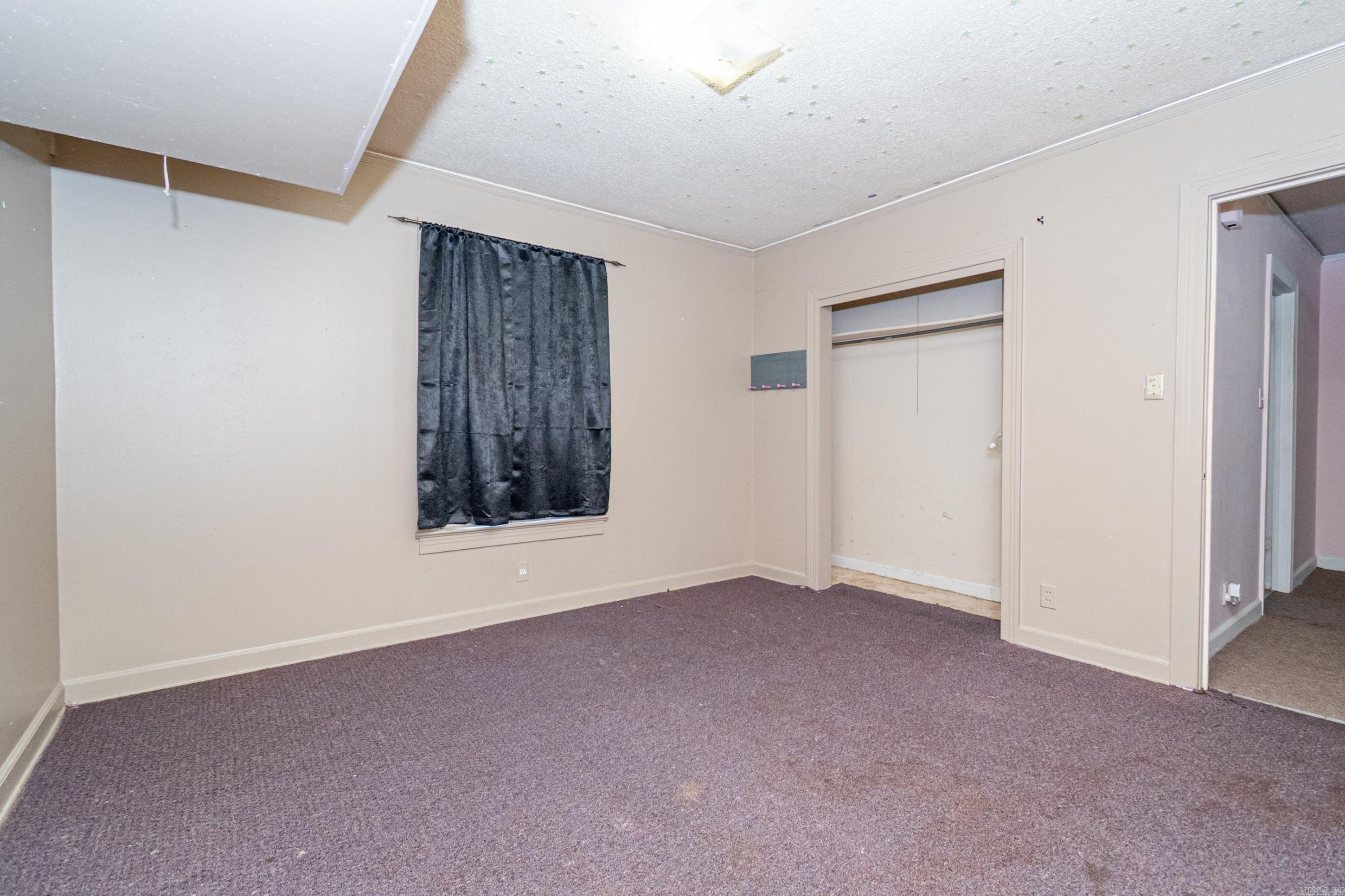 172 N Broadway Property Photo 7