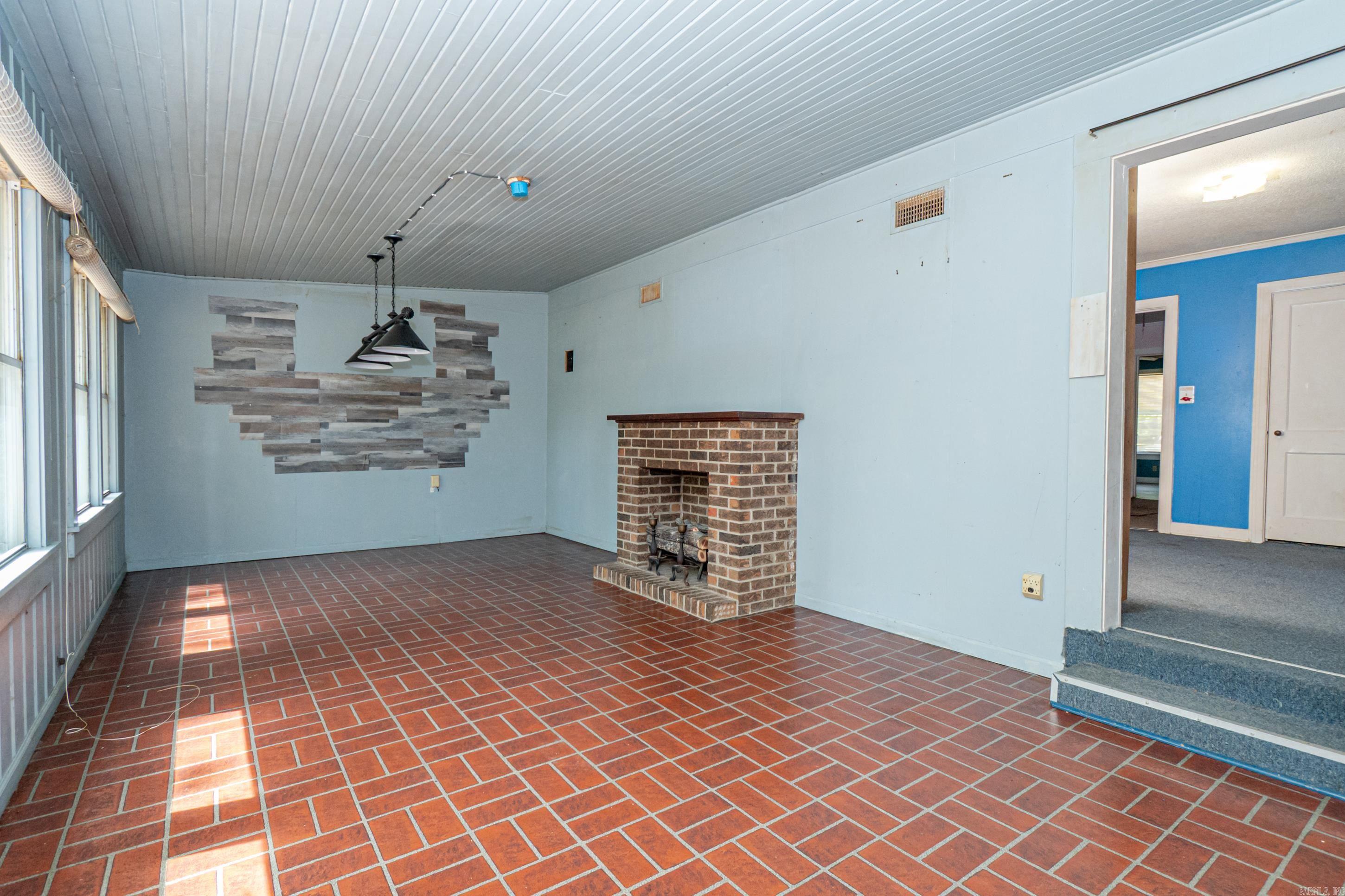 172 N Broadway Property Photo 12