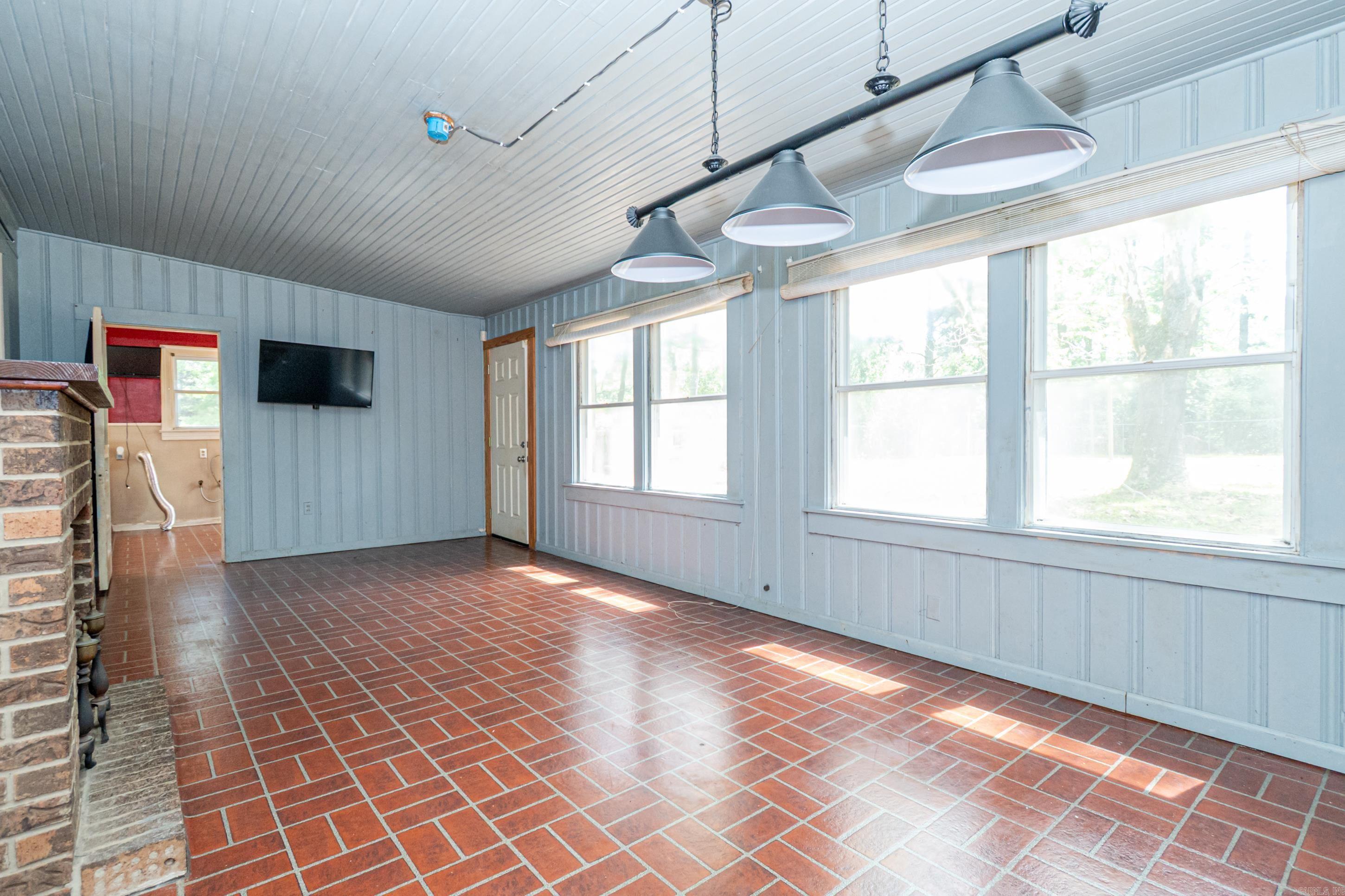 172 N Broadway Property Photo 13