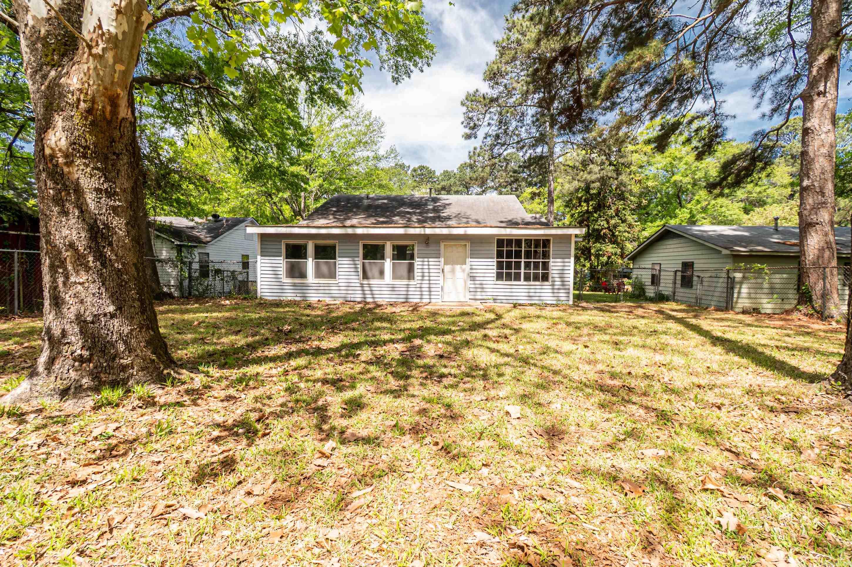 172 N Broadway Property Photo 14