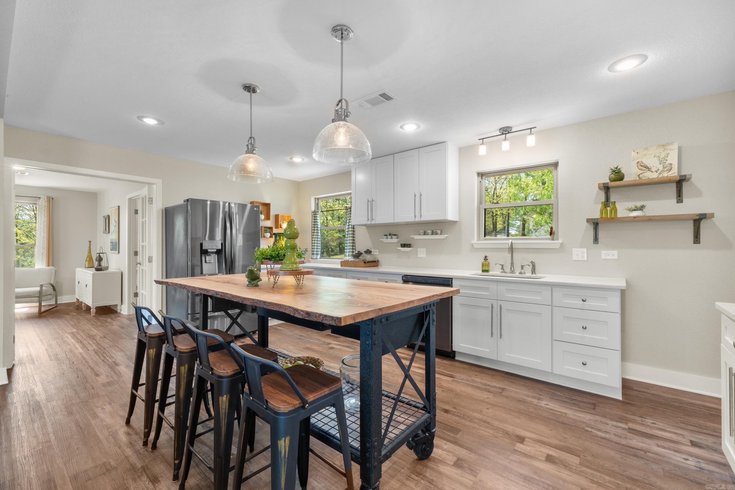 399 Shore Drive Property Photo 4