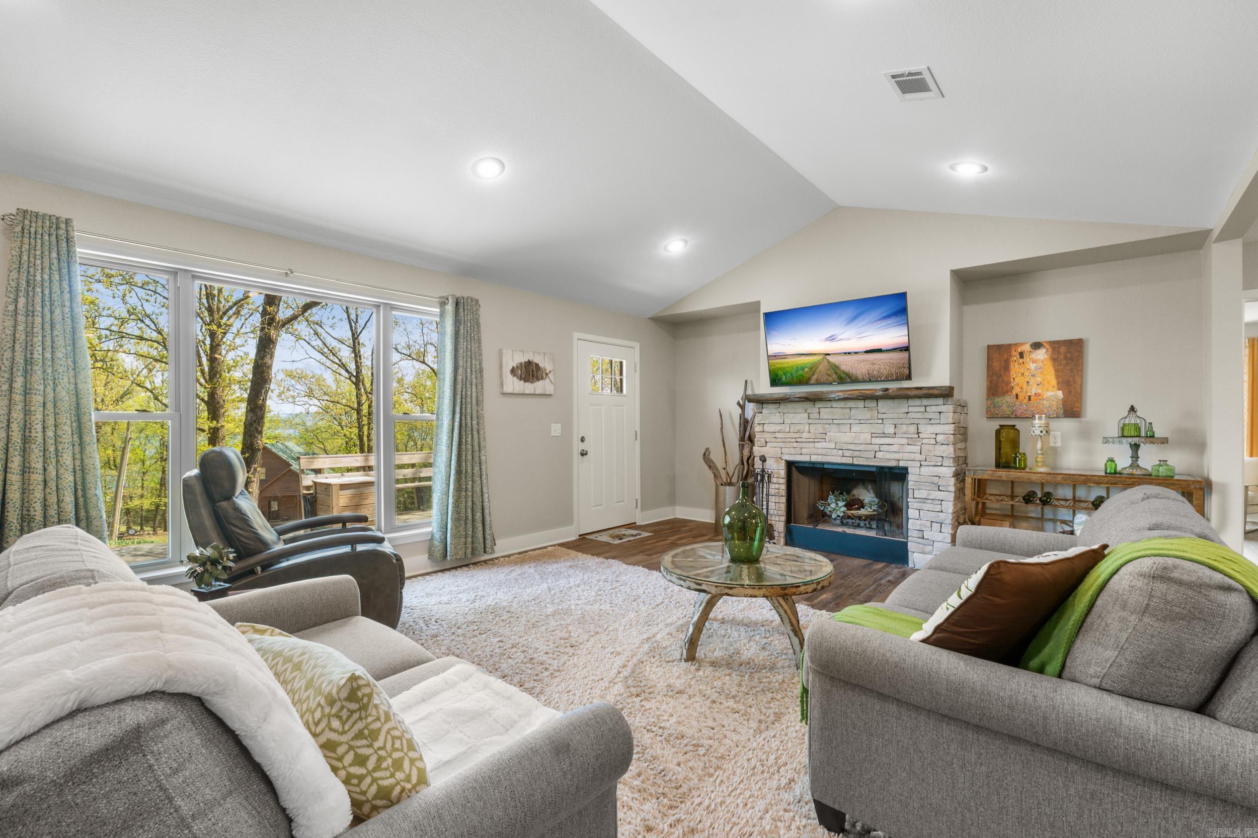 399 Shore Drive Property Photo 10