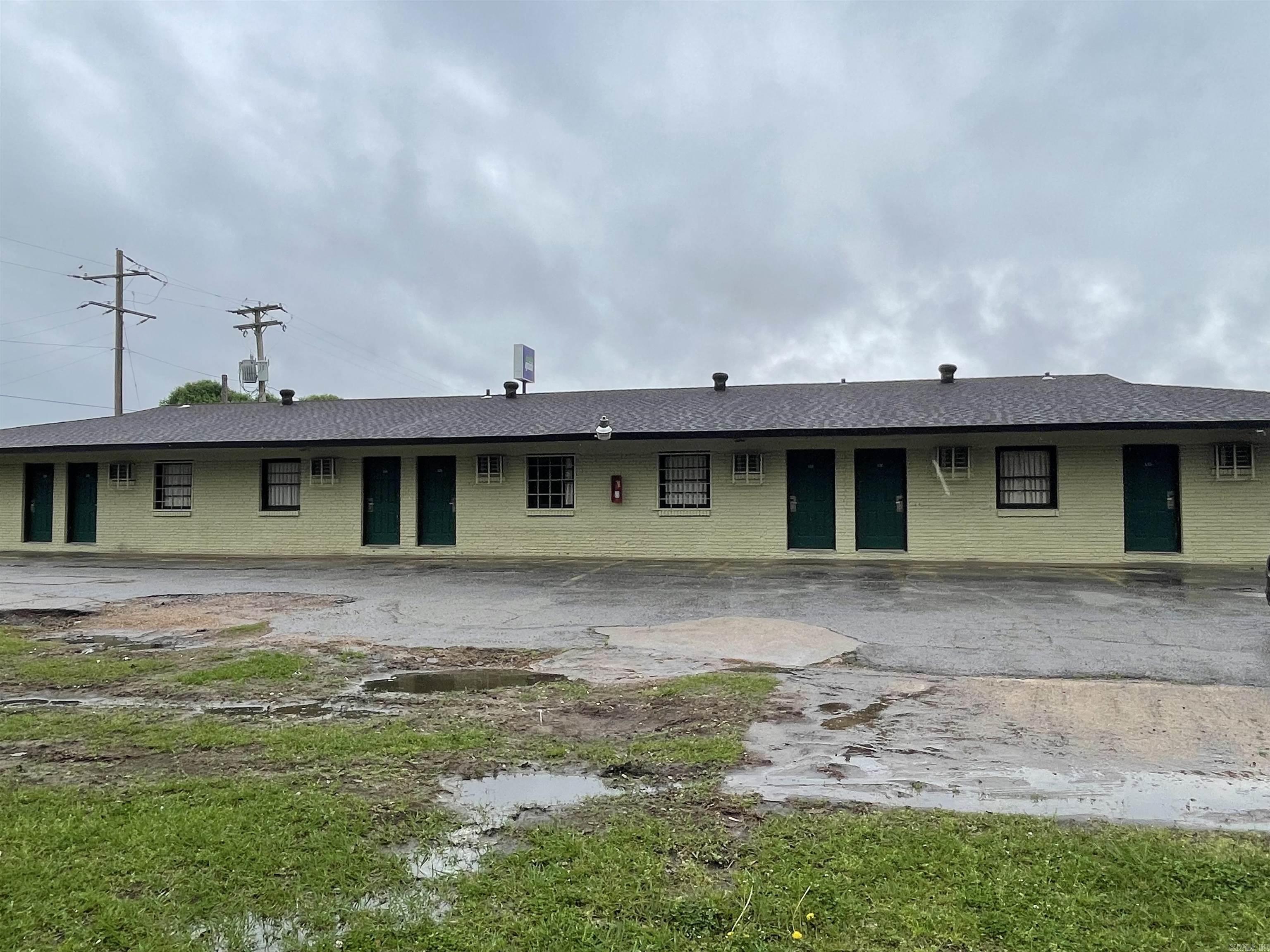 1086 Us 49 Highway Property Photo 4