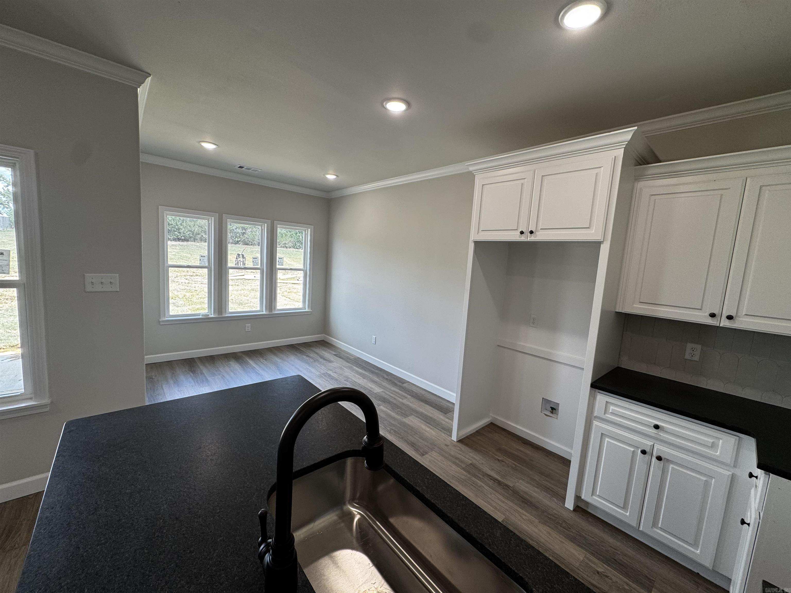 2022 Skylark Drive Property Photo 8