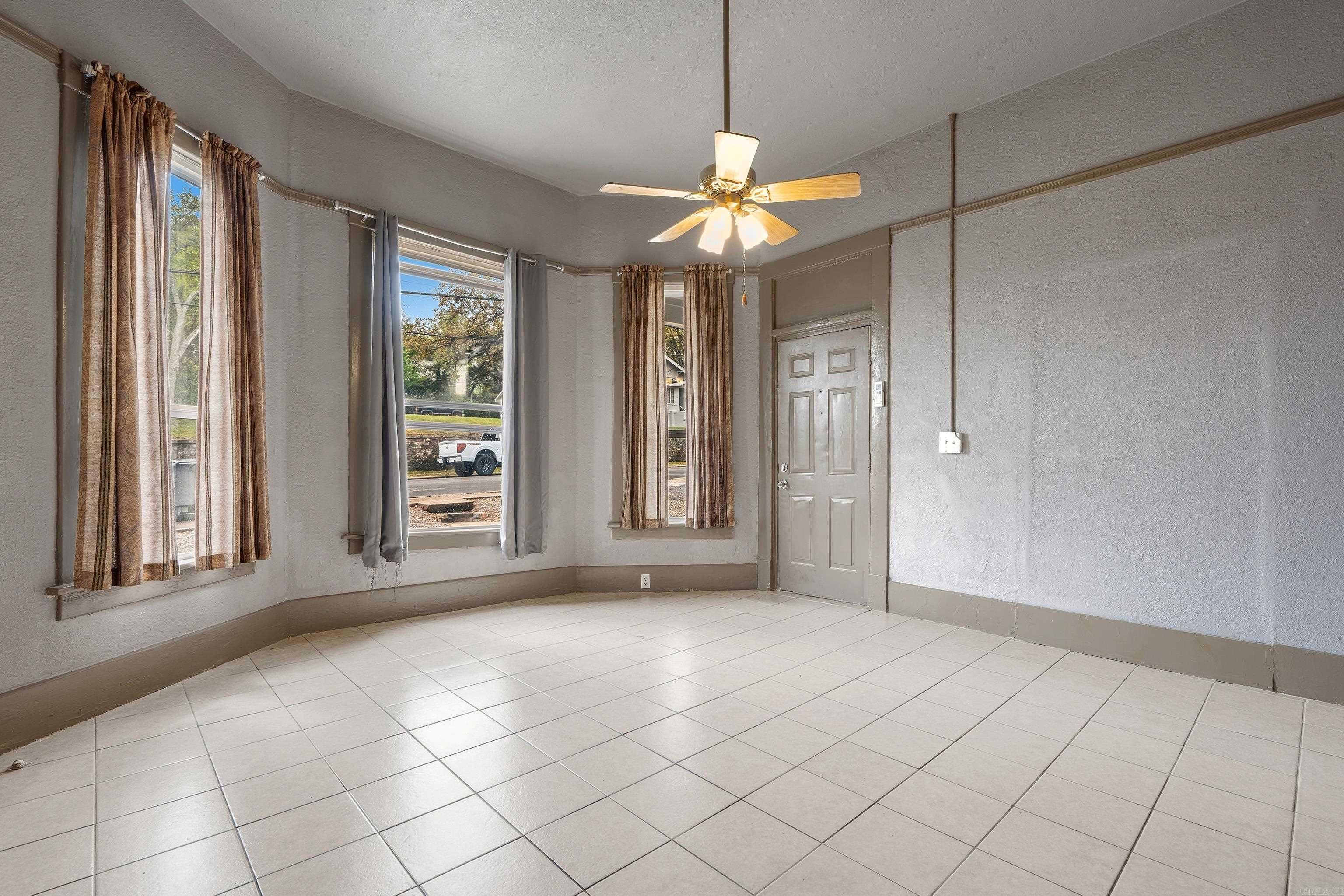 118 Garland Ave Property Photo 3