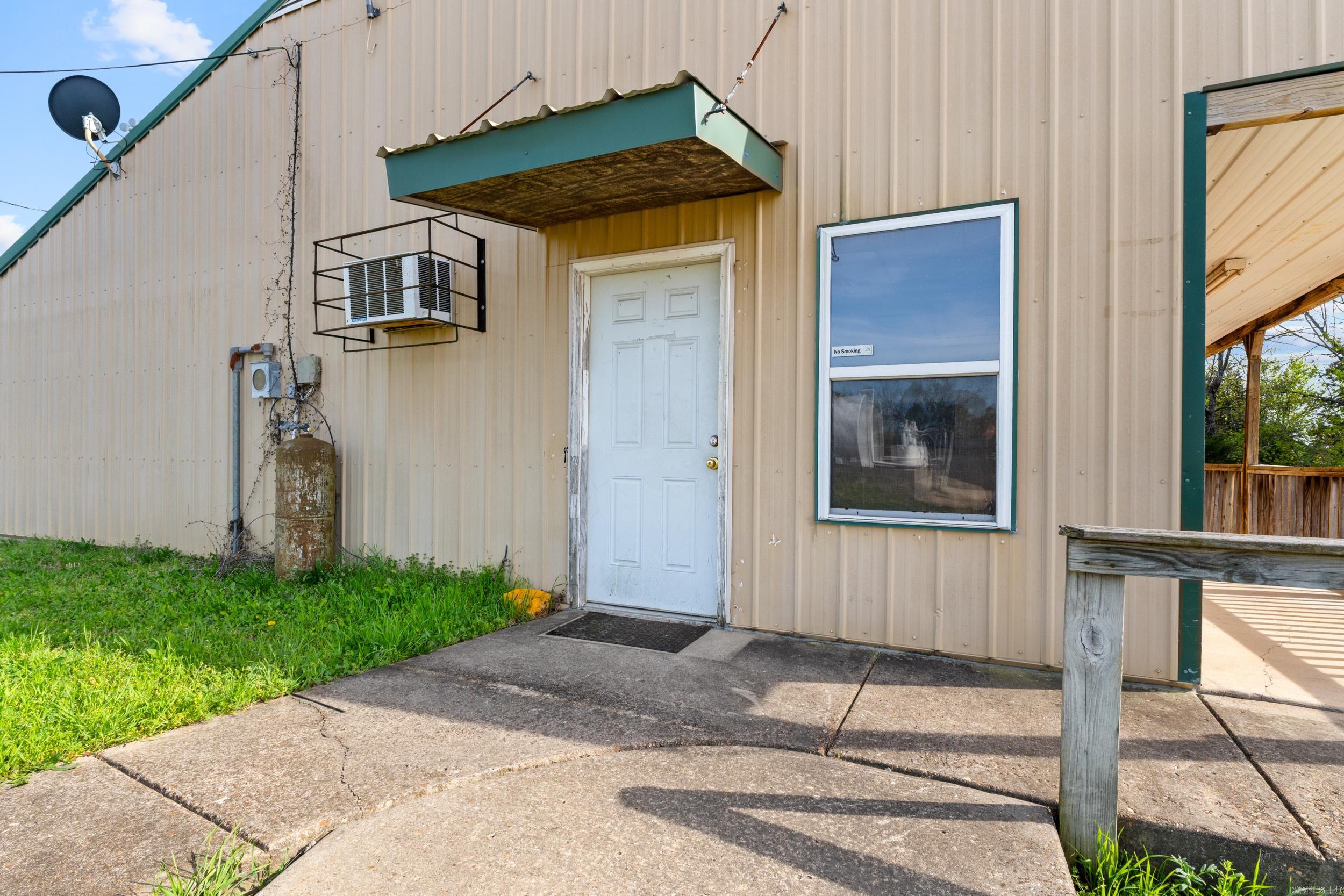 8329 Hwy 201 N Property Photo 4