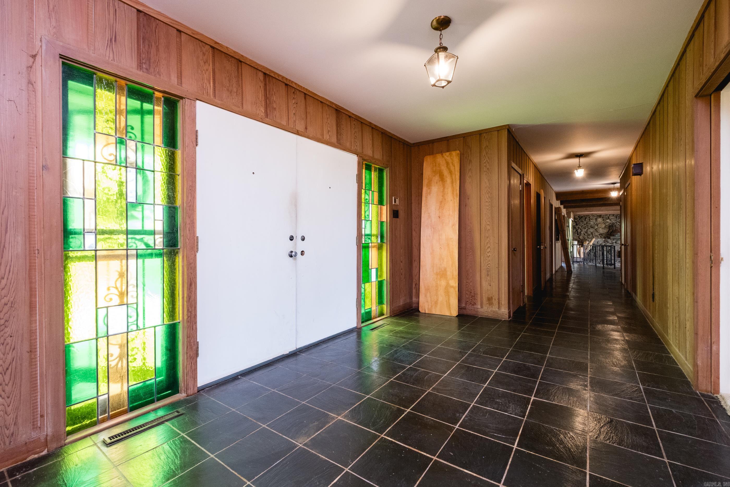 11909 Fairview Road Property Photo 6