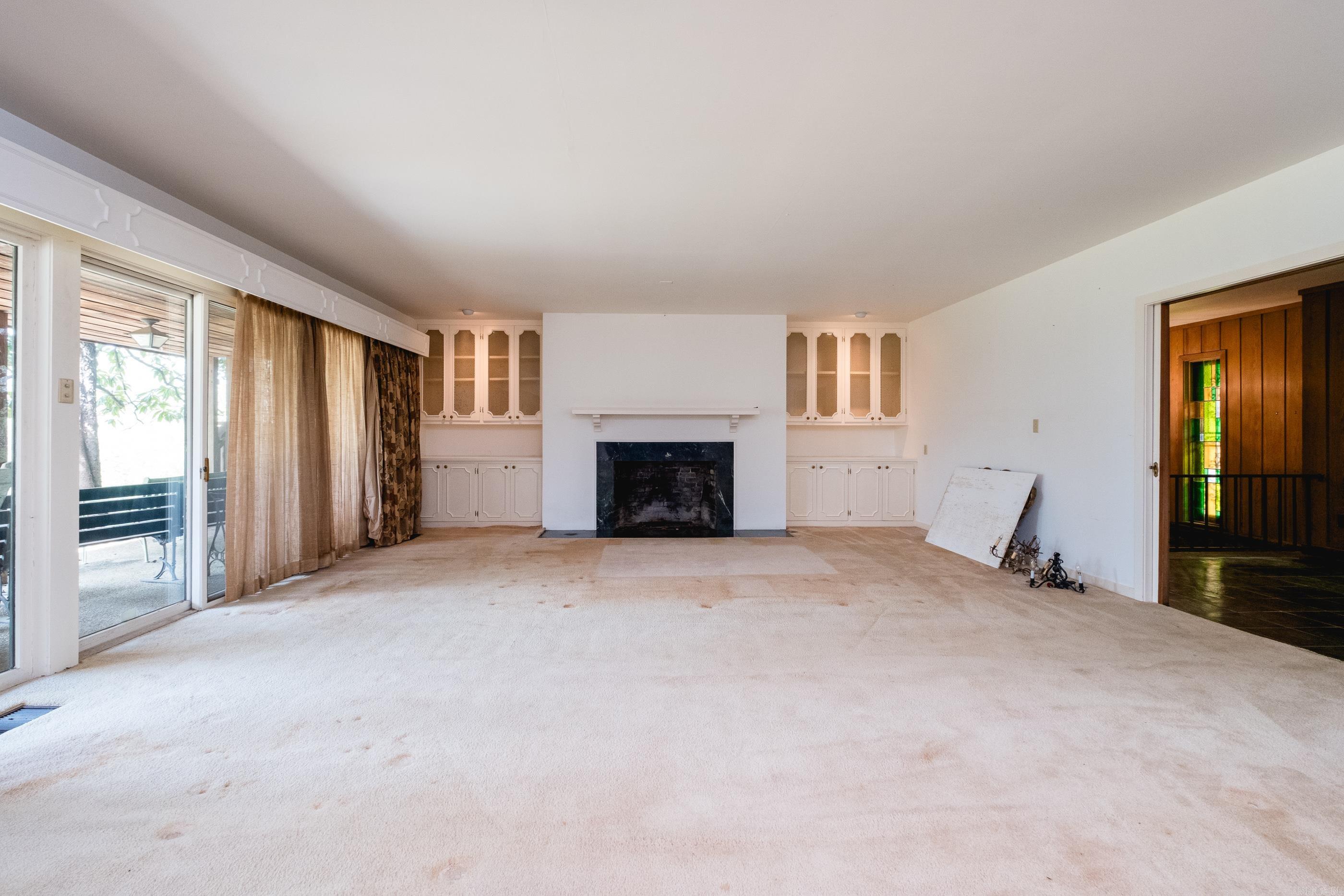 11909 Fairview Road Property Photo 7