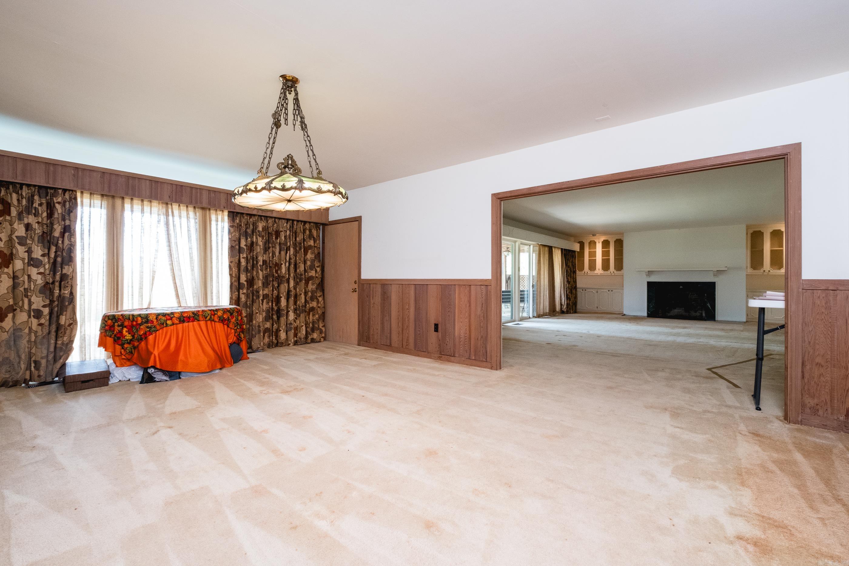 11909 Fairview Road Property Photo 8