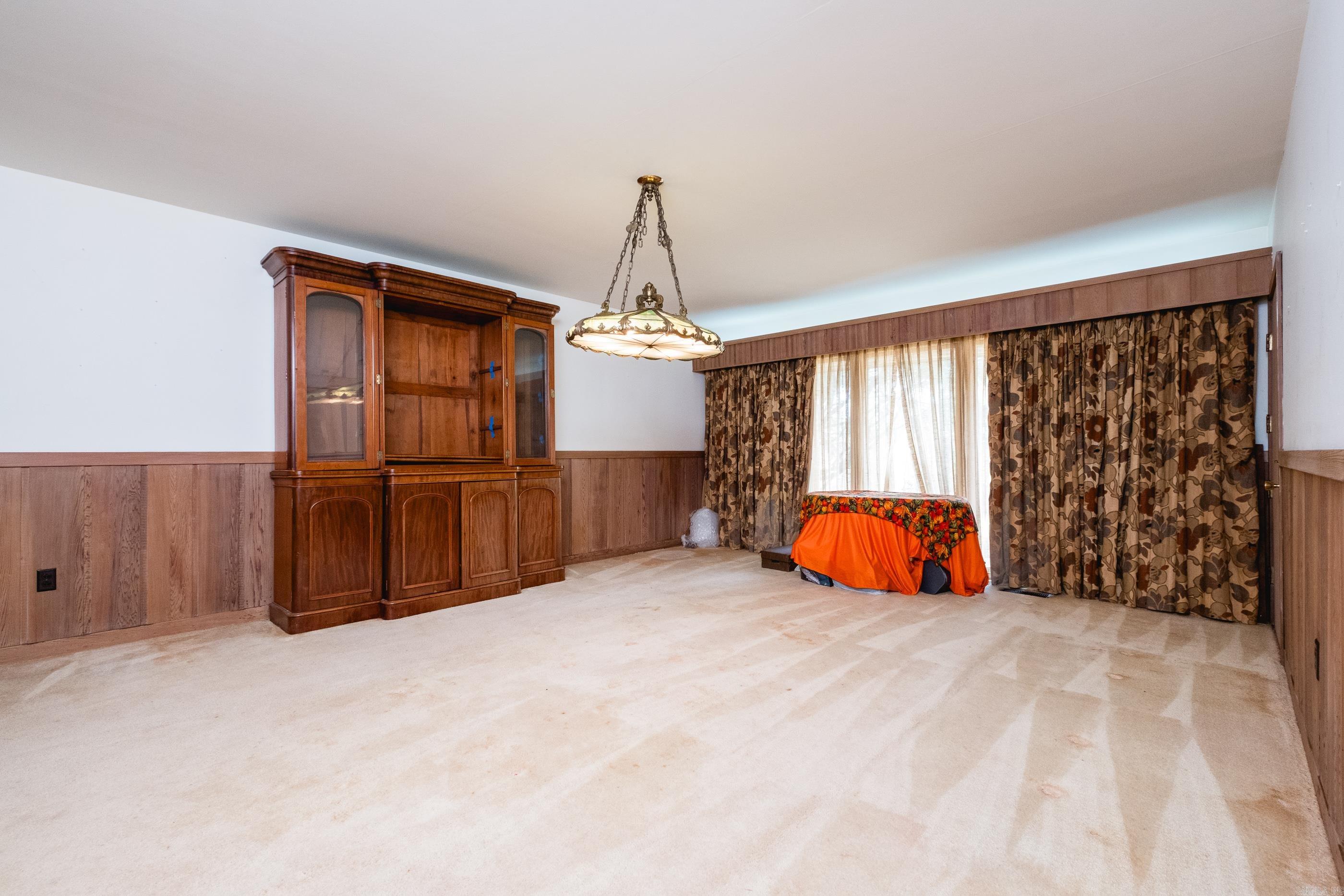 11909 Fairview Road Property Photo 9