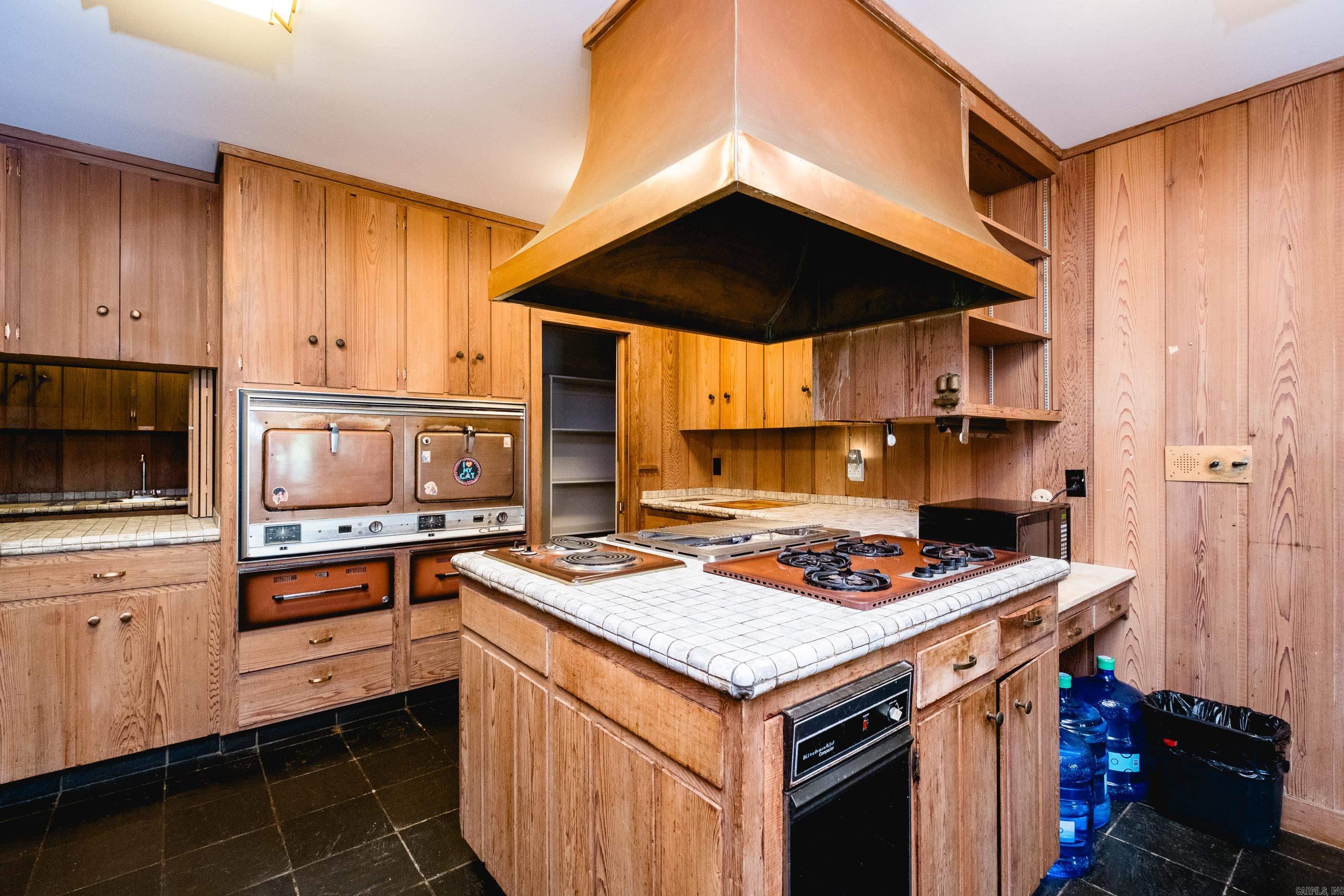 11909 Fairview Road Property Photo 11