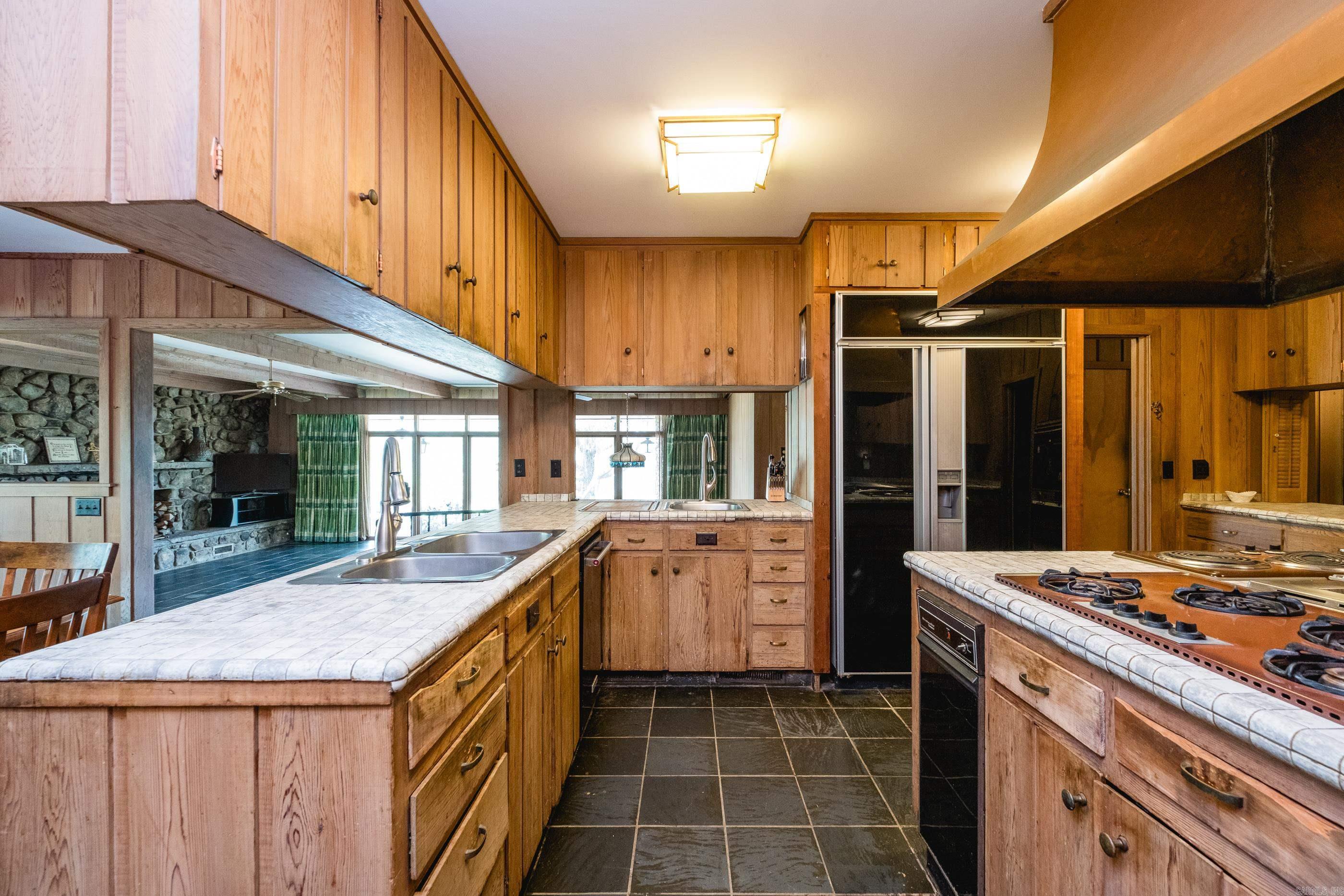 11909 Fairview Road Property Photo 13
