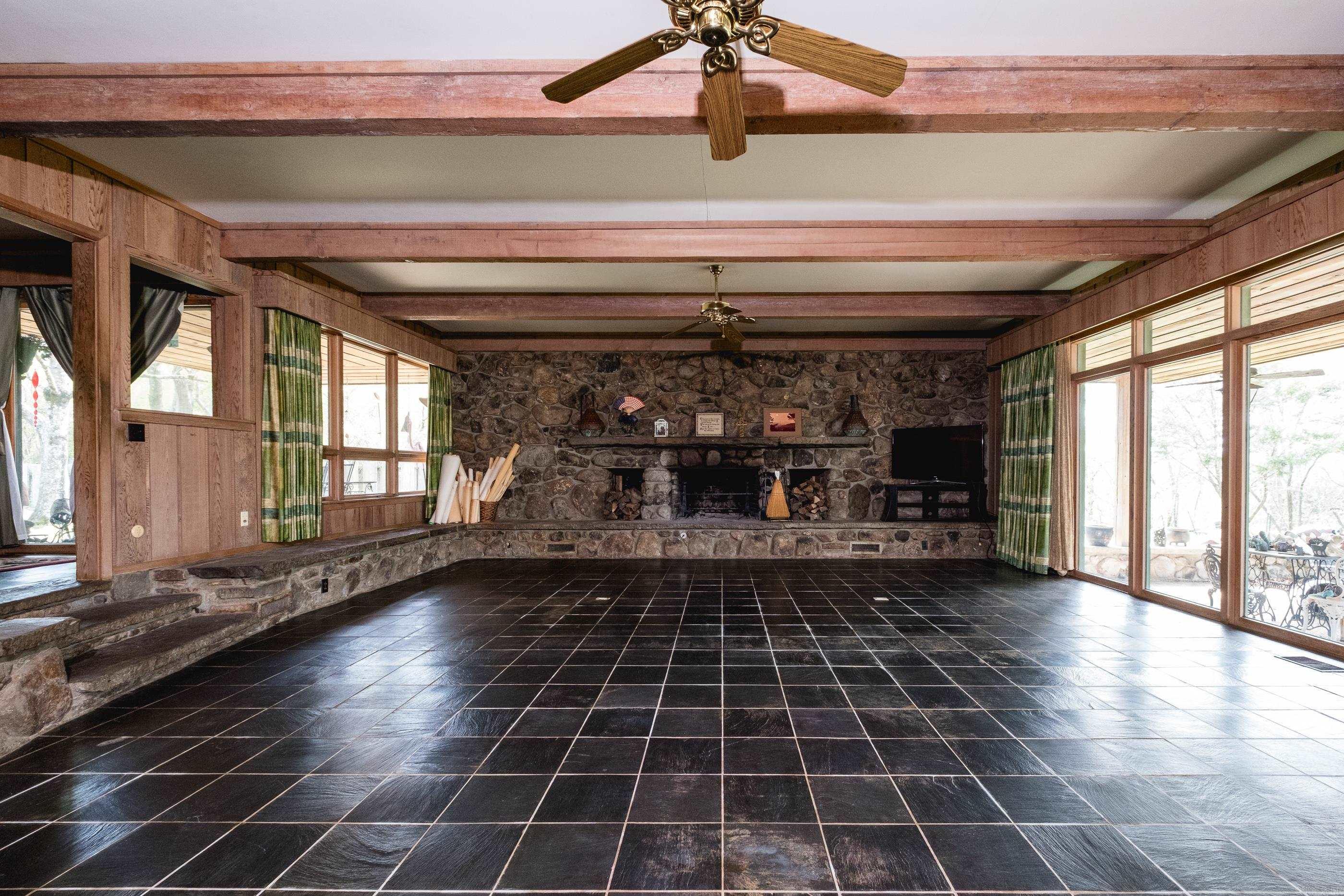 11909 Fairview Road Property Photo 15