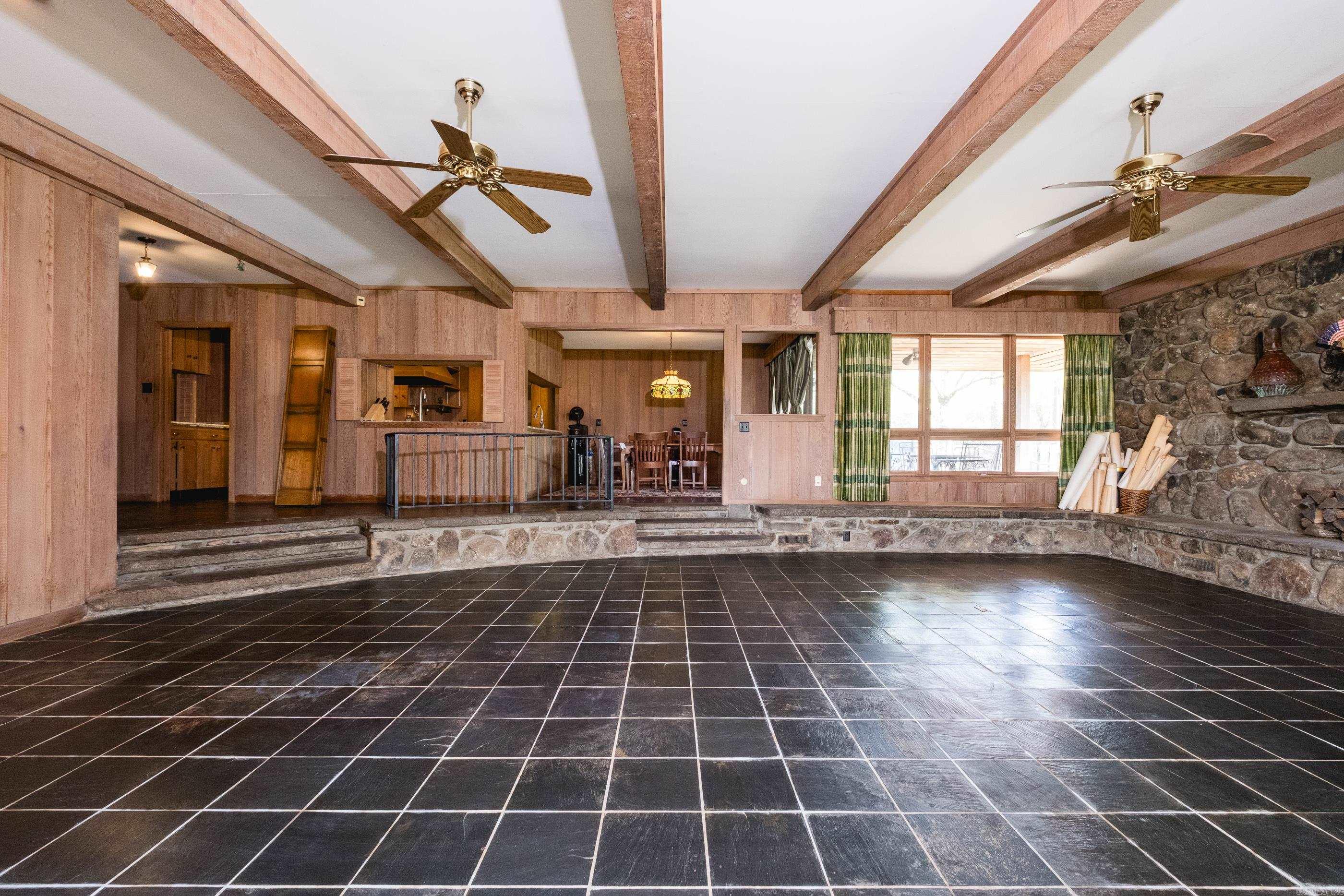 11909 Fairview Road Property Photo 16