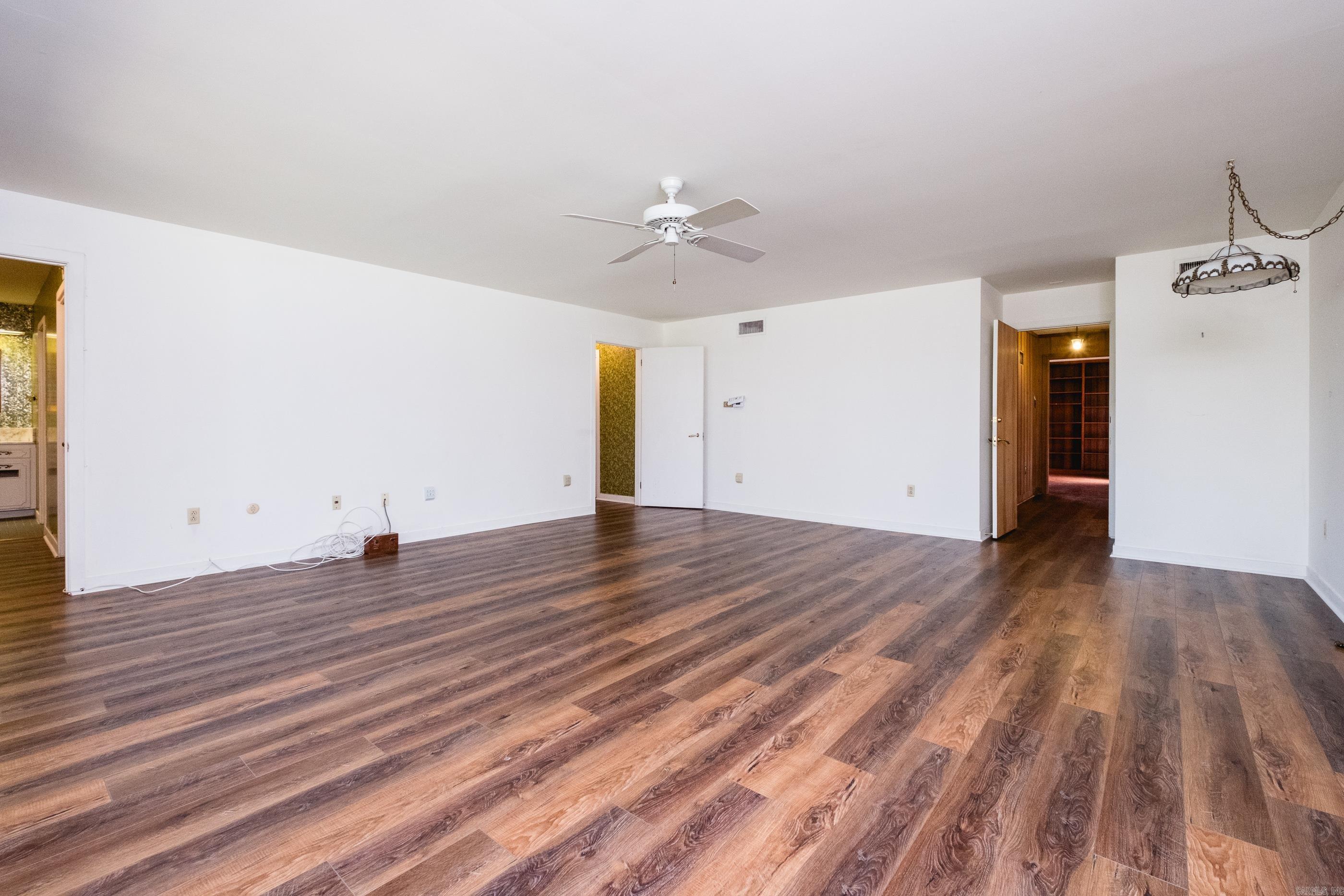 11909 Fairview Road Property Photo 24