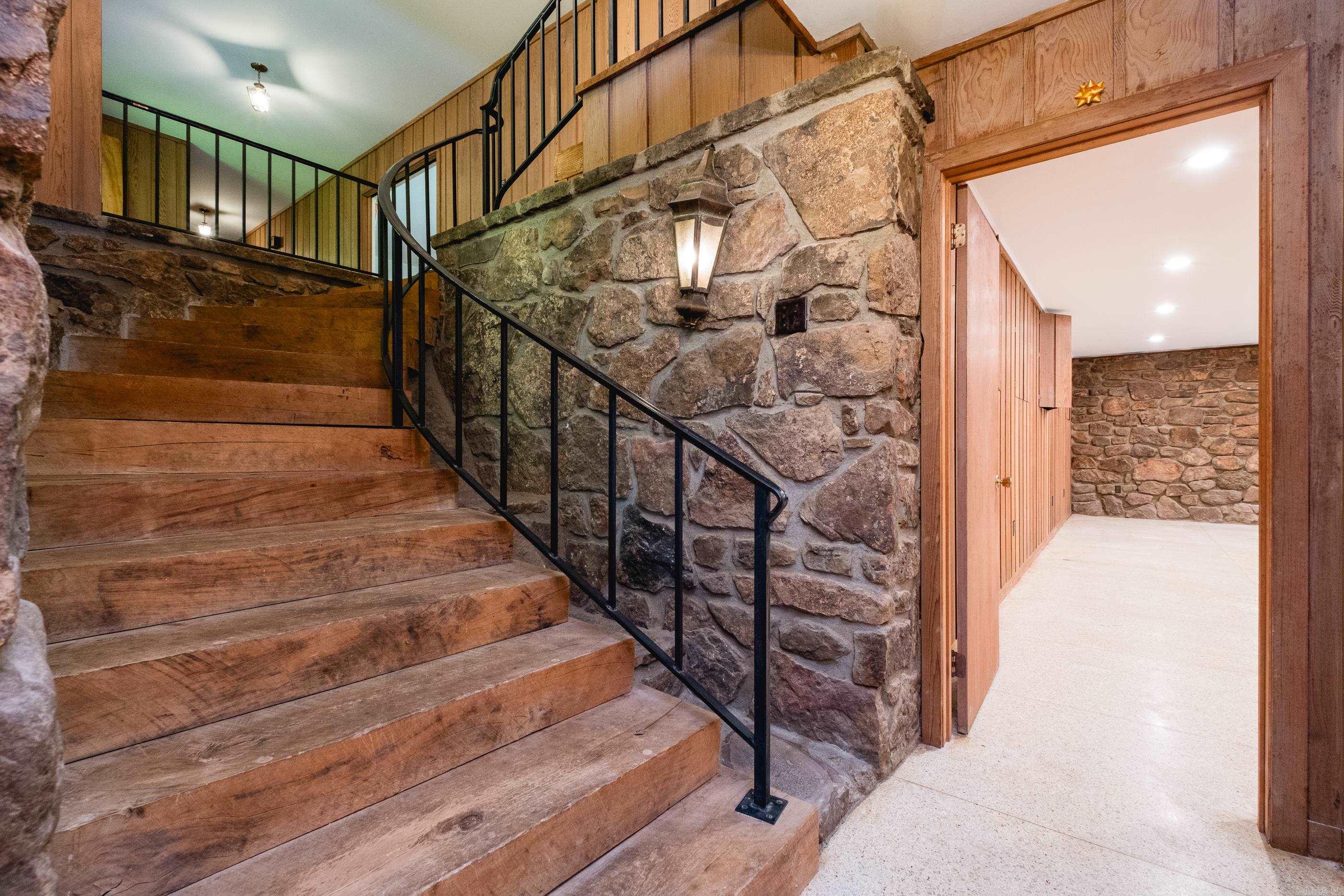 11909 Fairview Road Property Photo 34