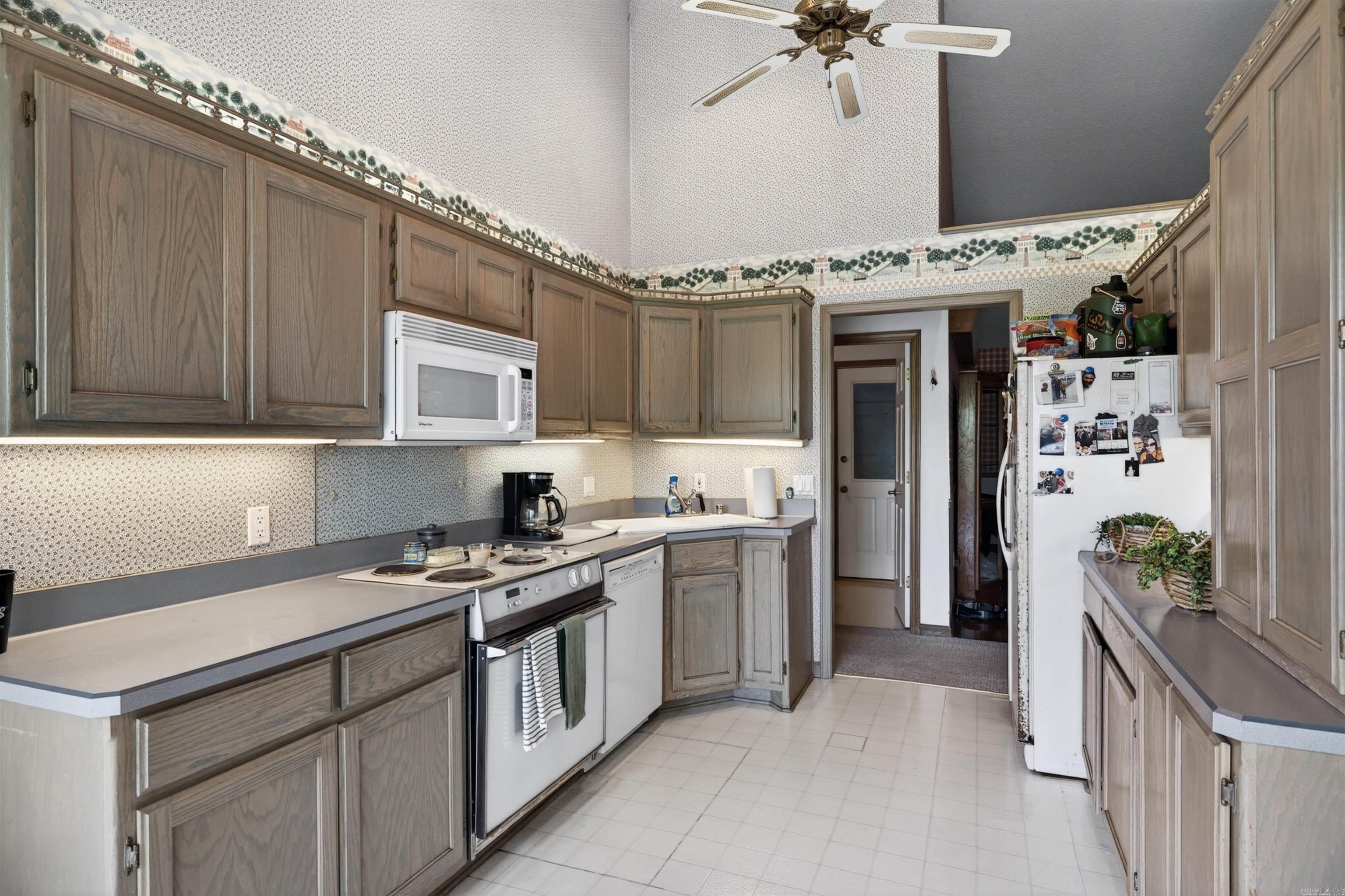 6 Tobarra Lane Property Photo 11